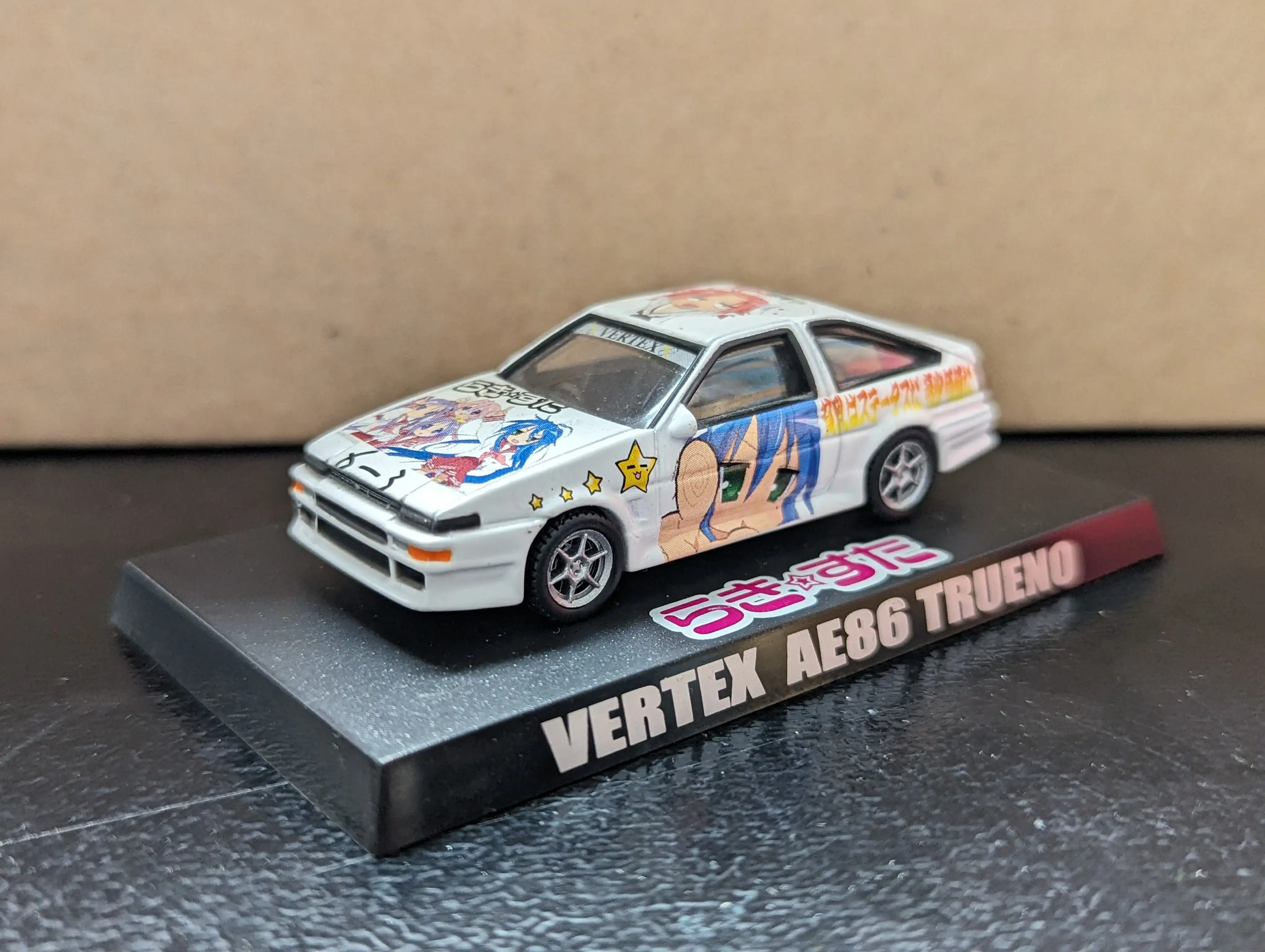 Aoshima 1:64 Scale Lucky Star Aki-Char VERTEX Toyota AE86 Trueno White - Image 3