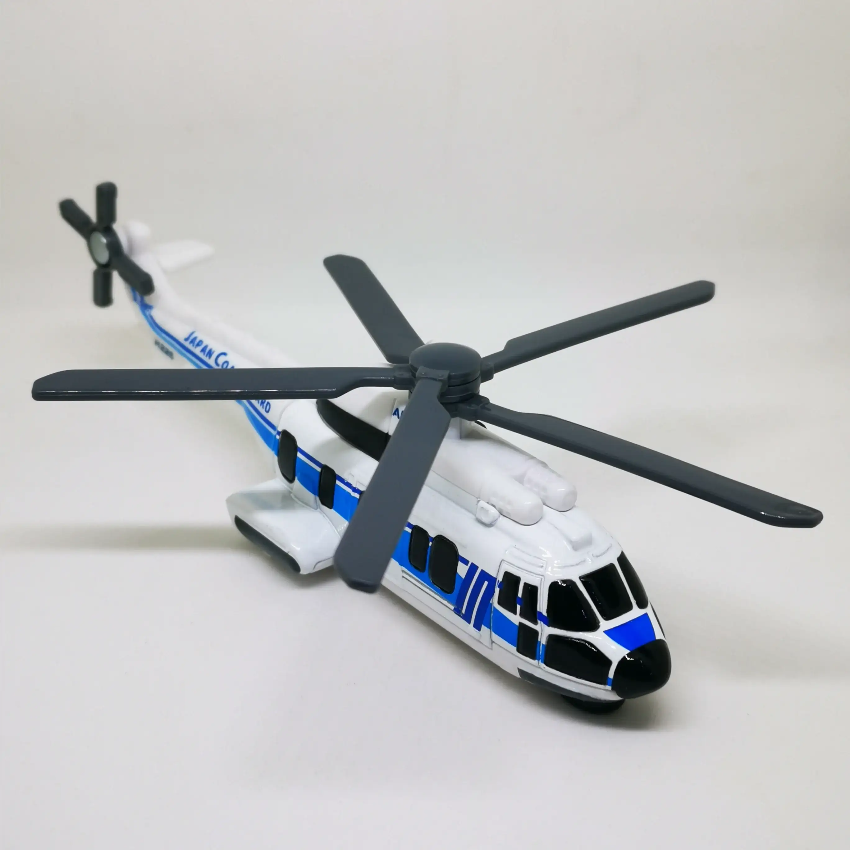 TOMICA #137 Eurocopter EC225 Super Puma Japan Coast Guard - Image 4
