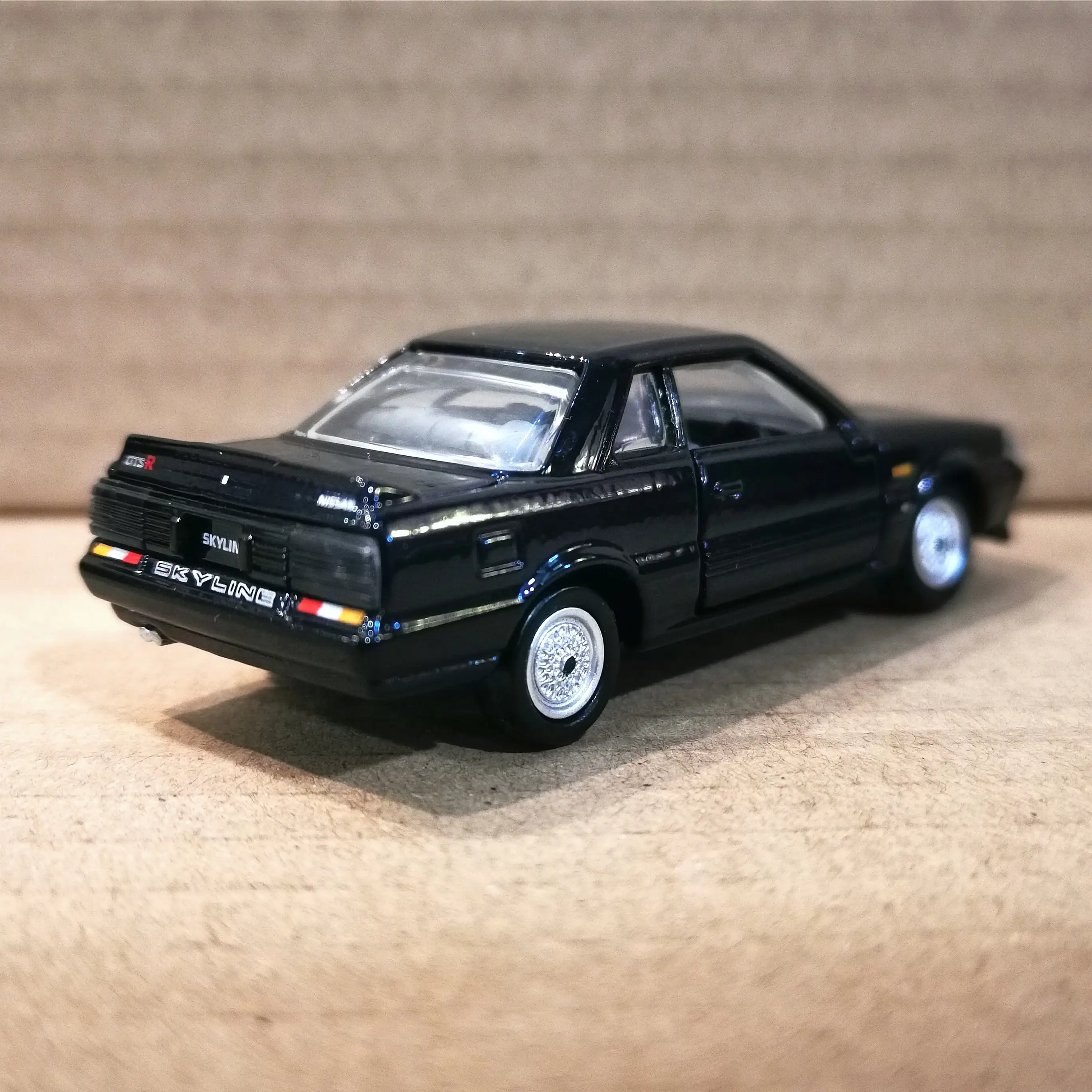 TOMICA PREMIUM 04 Nissan Skyline GTS-R 1:61 SCALE NEW IN Box - Image 3