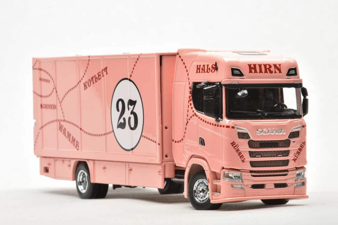 GCD Special Edition Pink Pig Scania S730 Enclosed Double Deck Gull Wing Tow Truck 1:64 Scale