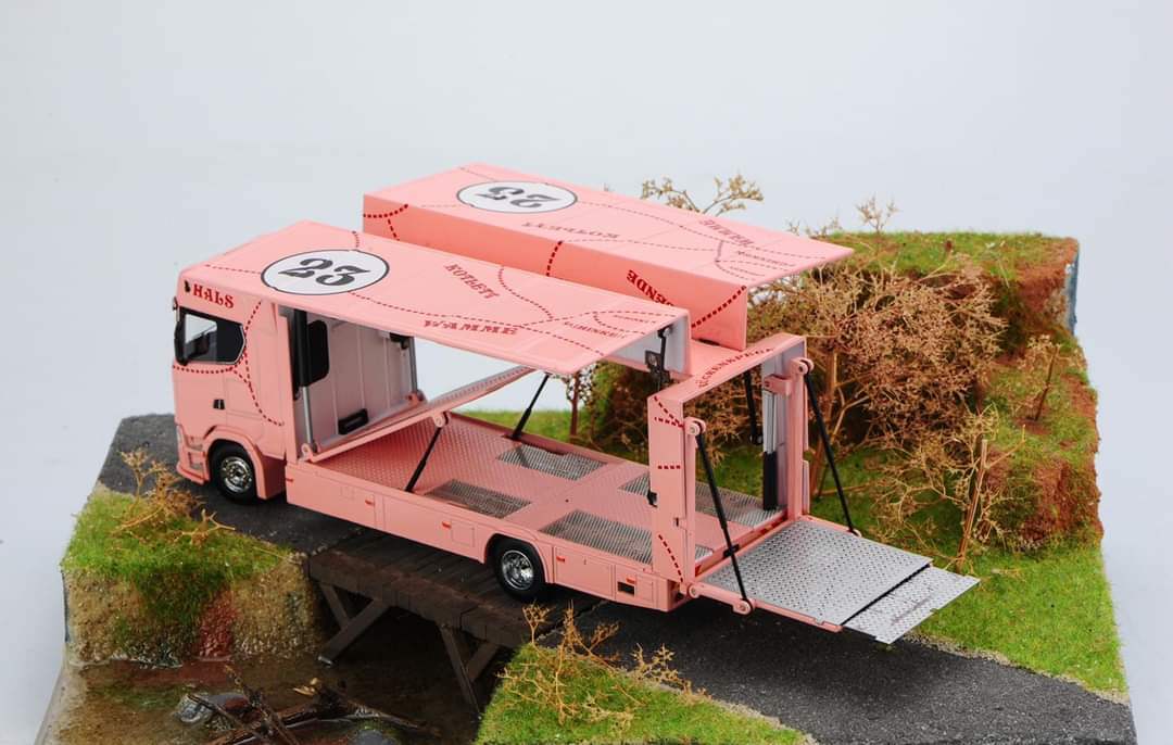 GCD Special Edition Pink Pig Scania S730 Enclosed Double Deck Gull Wing Tow Truck 1:64 Scale - Image 3