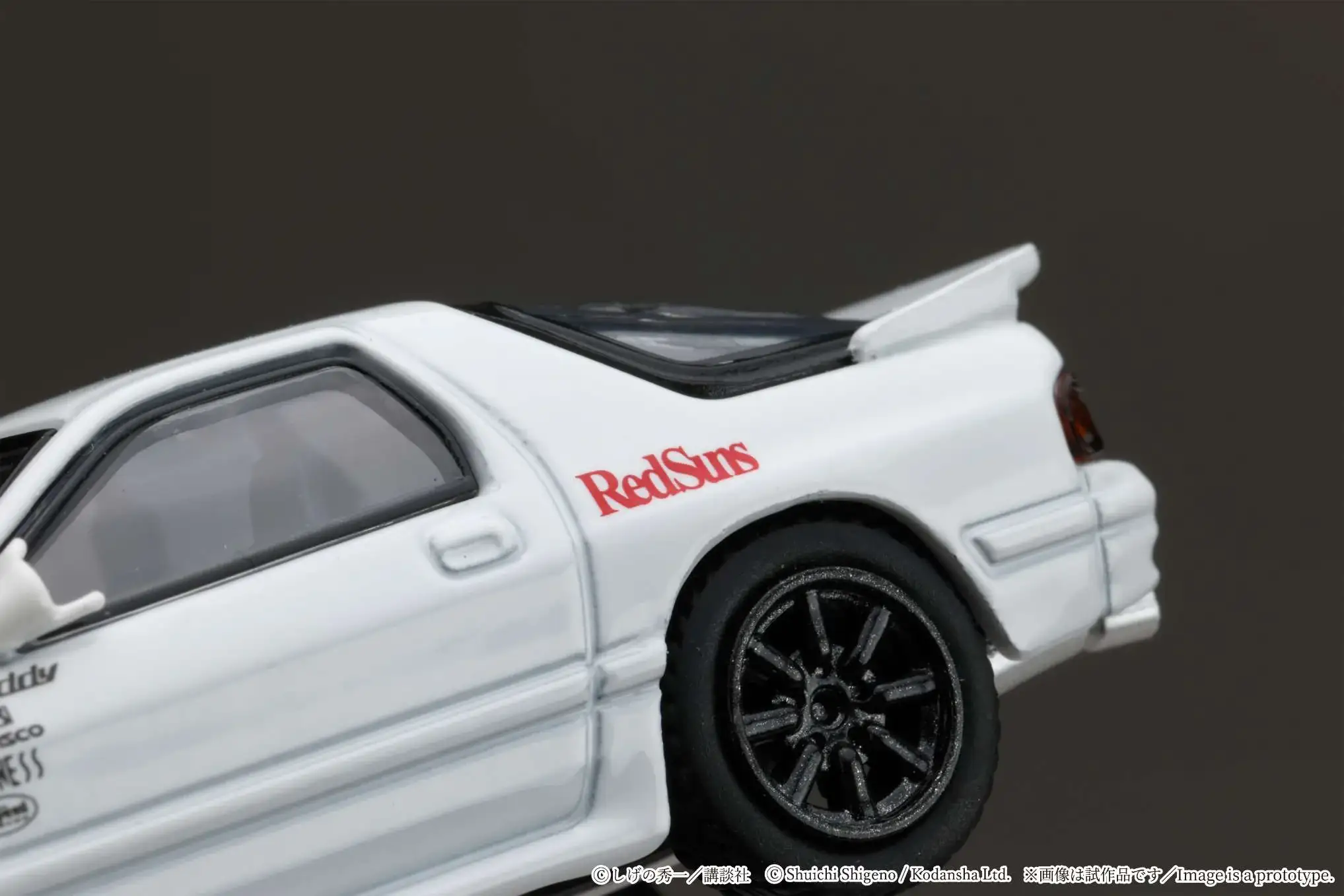 Hobby Japan 1:64 MAZDA RX-7 (FC3S) RedSuns / Initial D Ryosuke Takahashi VS Kyoichi Sudou - Image 7