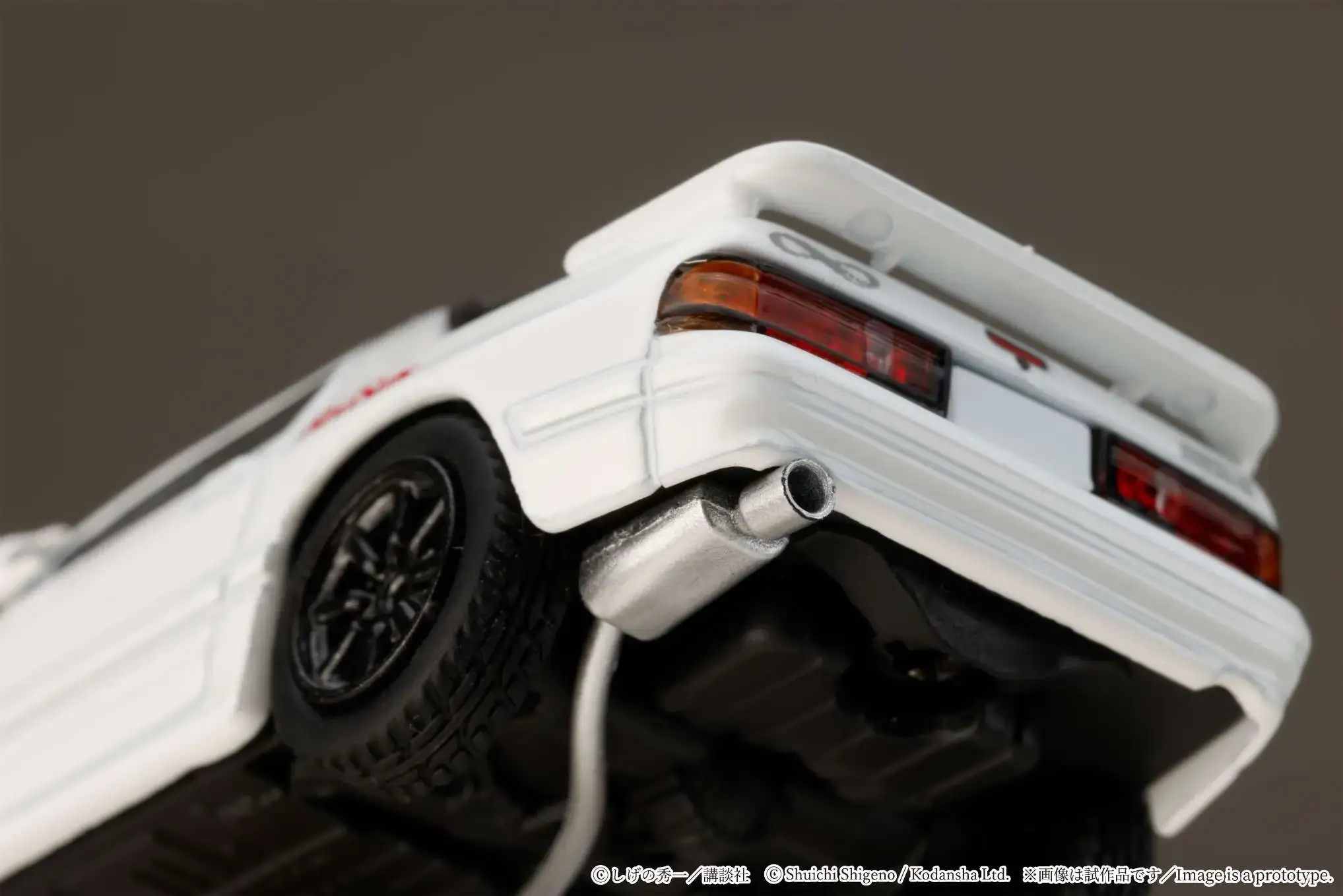 Hobby Japan 1:64 MAZDA RX-7 (FC3S) RedSuns / Initial D Ryosuke Takahashi VS Kyoichi Sudou - Image 8
