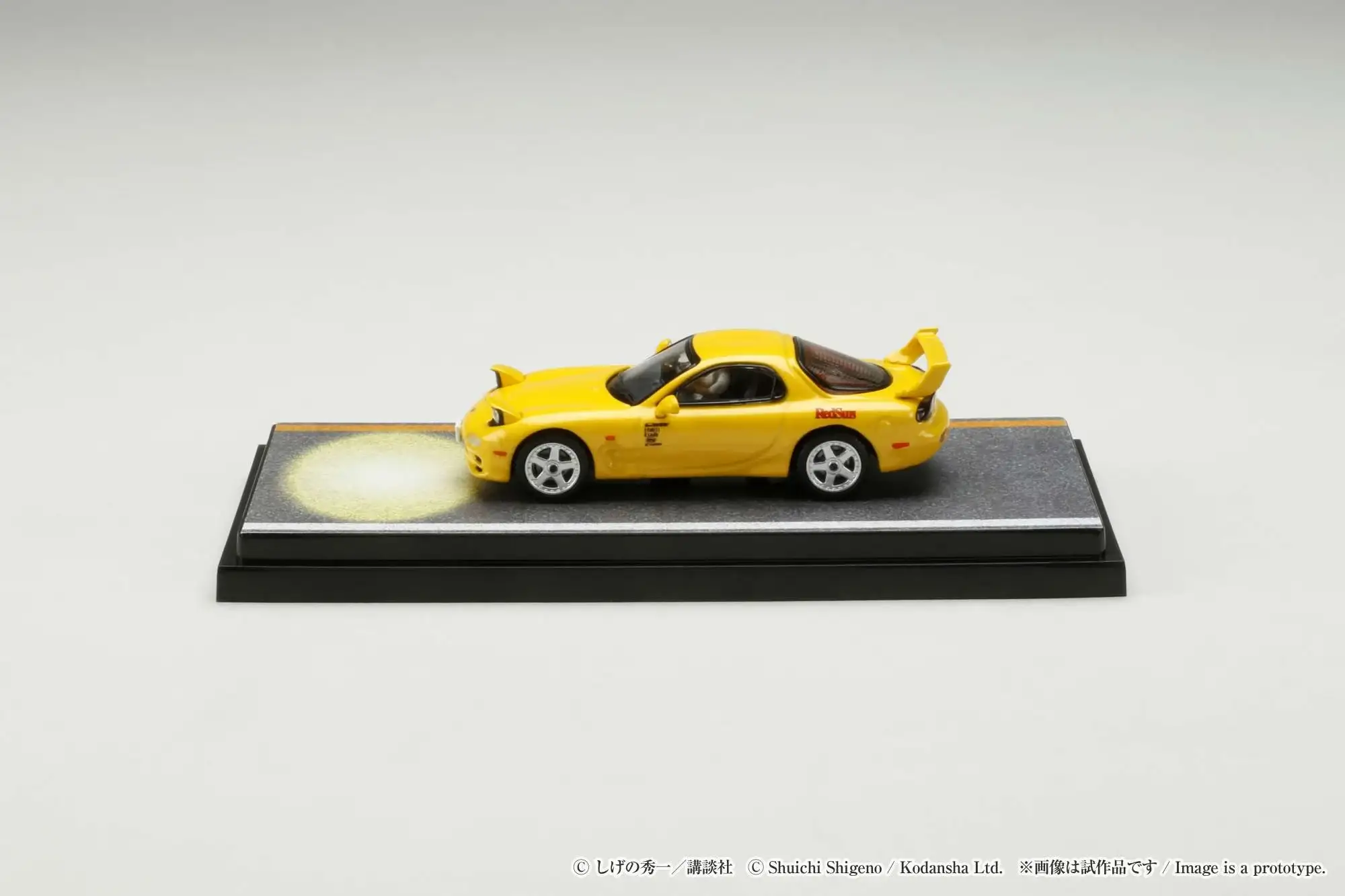 Hobby Japan 1/64 MAZDA RX-7(FD3S)RED SUNS / INITIAL D VS Takumi Fujiwara With Keisuke Takahashi Figure - Image 5