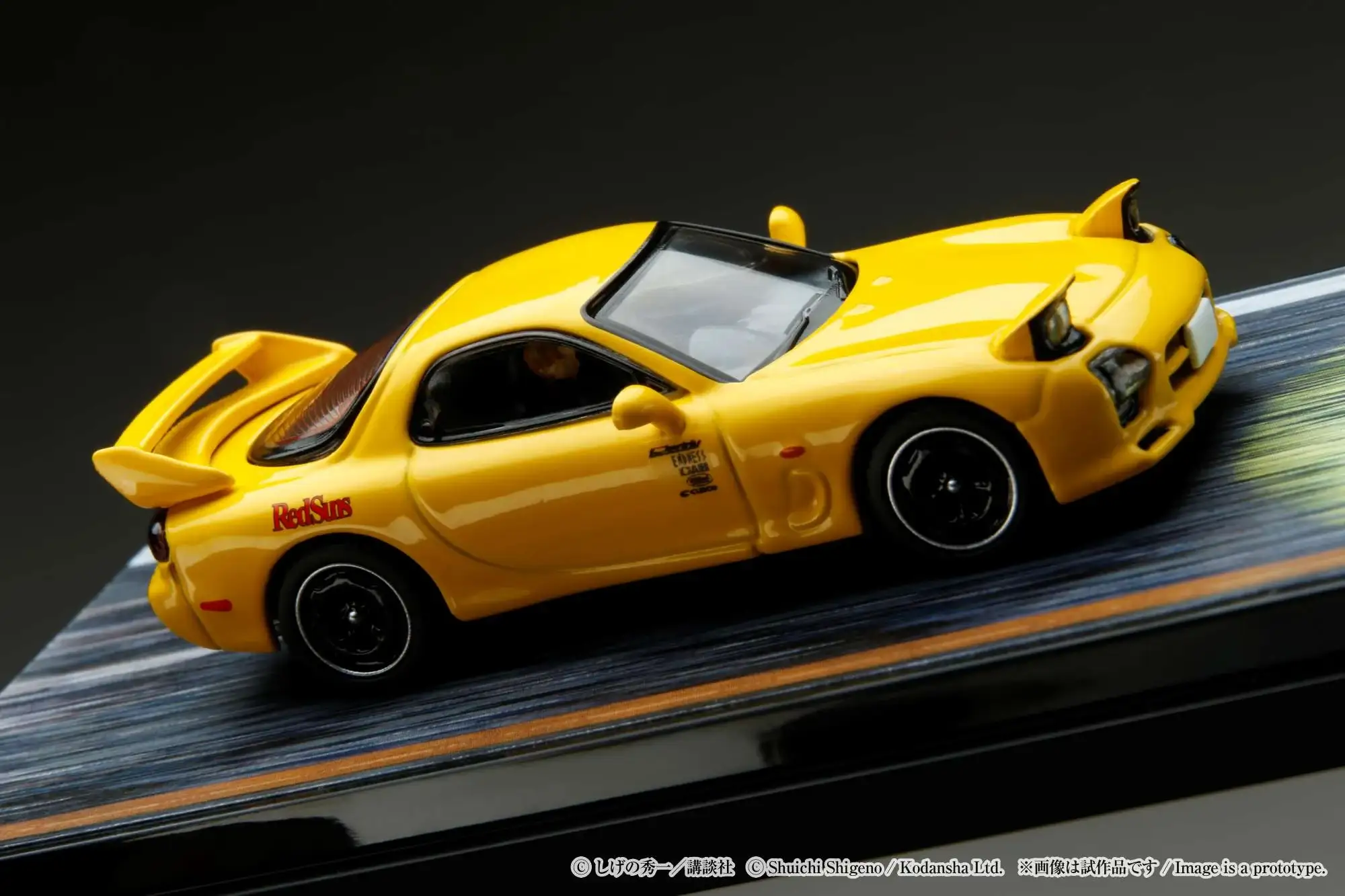 Hobby Japan 1/64 MAZDA RX-7(FD3S)RED SUNS / INITIAL D With Takumi Fujiwara With Keisuke Takahashi Figure