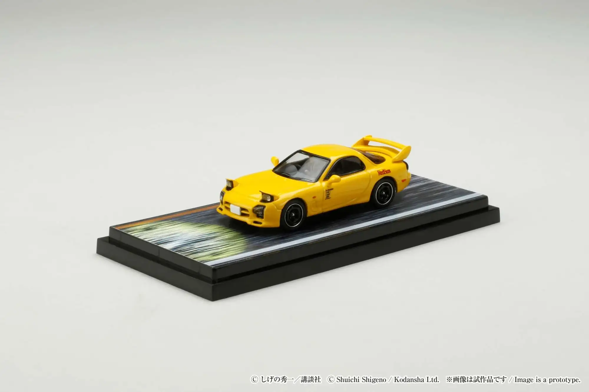 Hobby Japan 1/64 MAZDA RX-7(FD3S)RED SUNS / INITIAL D With Takumi Fujiwara With Keisuke Takahashi Figure - Image 6