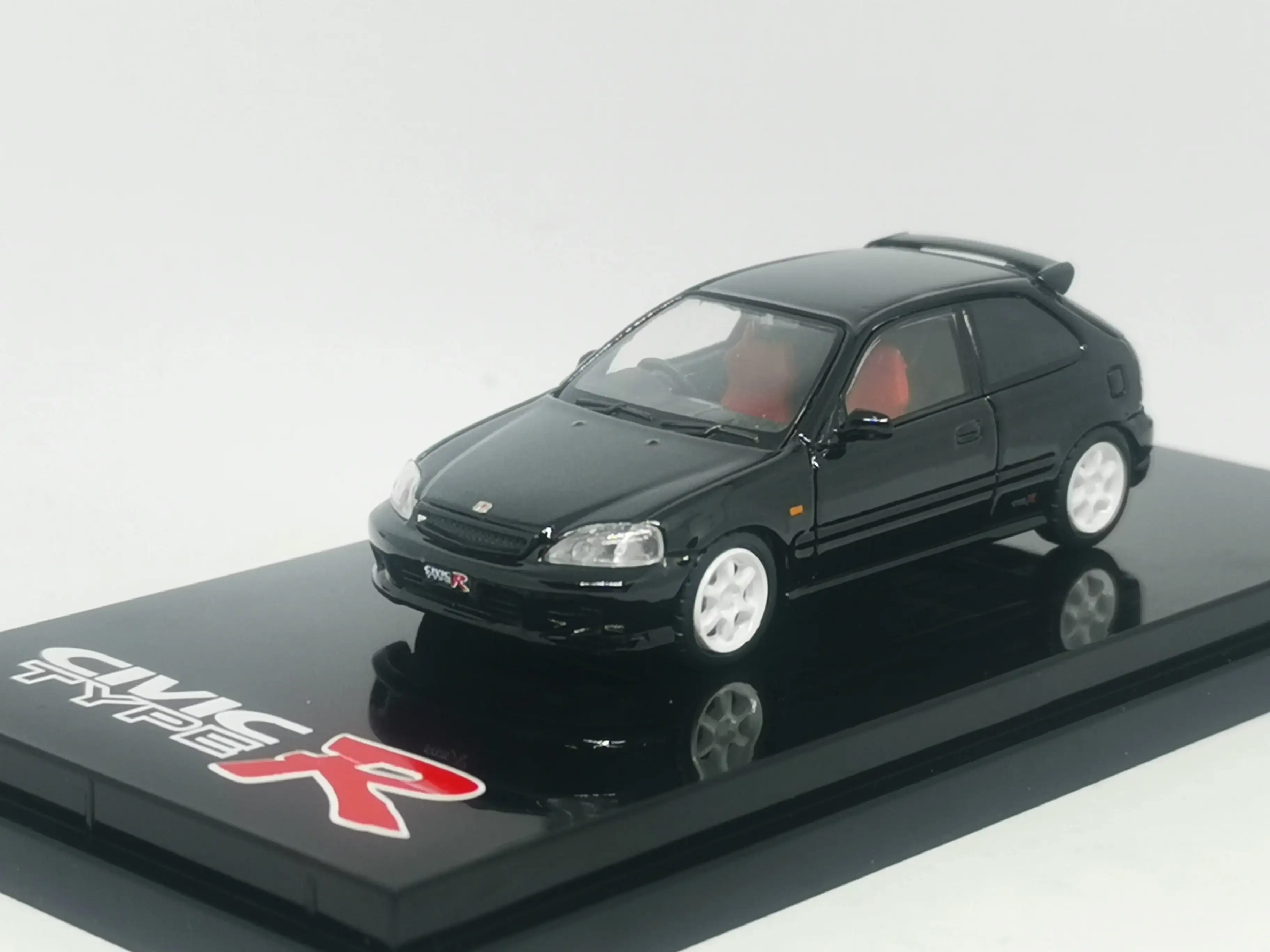 Hobby Japan 1:64 Scale Honda Civic Type R EK9 - Image 2