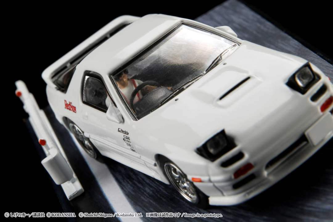 Hobby Japan Initial D 1/64 Mazda RX-7 (FC3S) RedSuns / Ryosuke Takahashi高橋 涼介 (Diorama Set) - Image 4