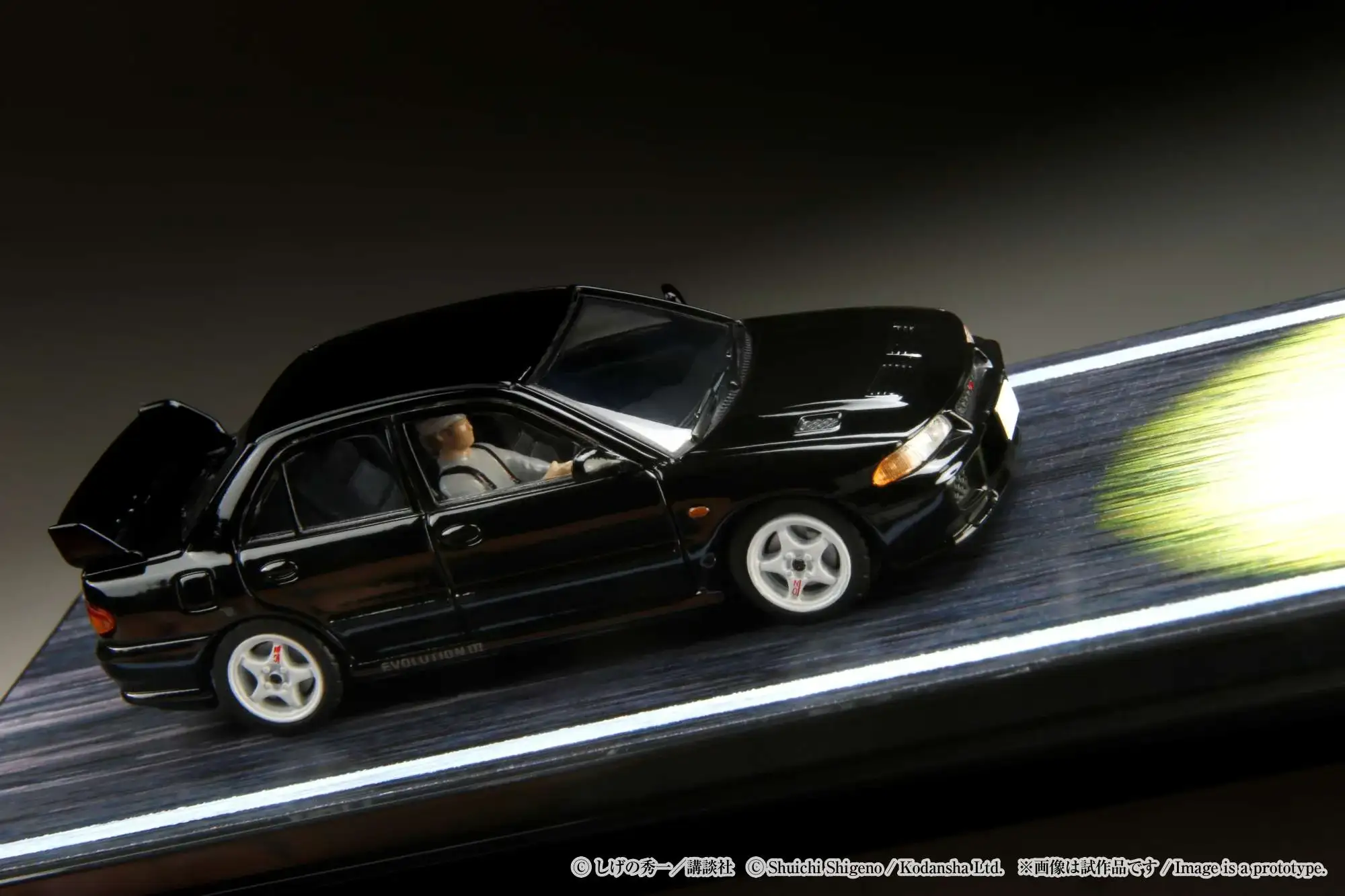 Hobby Japan Initial D 1/64 Mitsubishi Lancer RS Evolution Ⅲ / INITIAL D VS Ryosuke Takahashi With Kyoichi Sudo Figure - Image 3