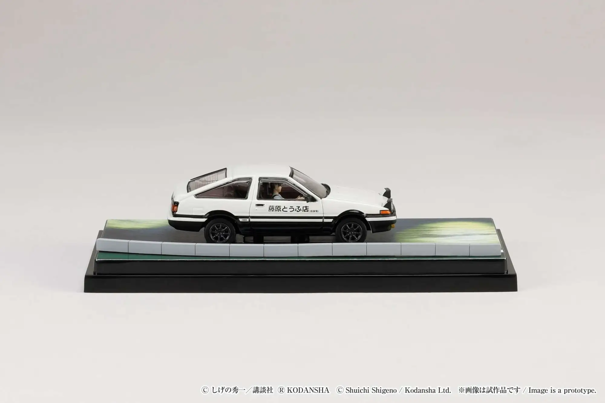 Hobby Japan Initial D 1/64 Toyota SPRINTER TRUENO GT APEX AE86 / INITIAL D VS Ryosuke Takahashi With Takumi Fujiwara Figure - Image 5
