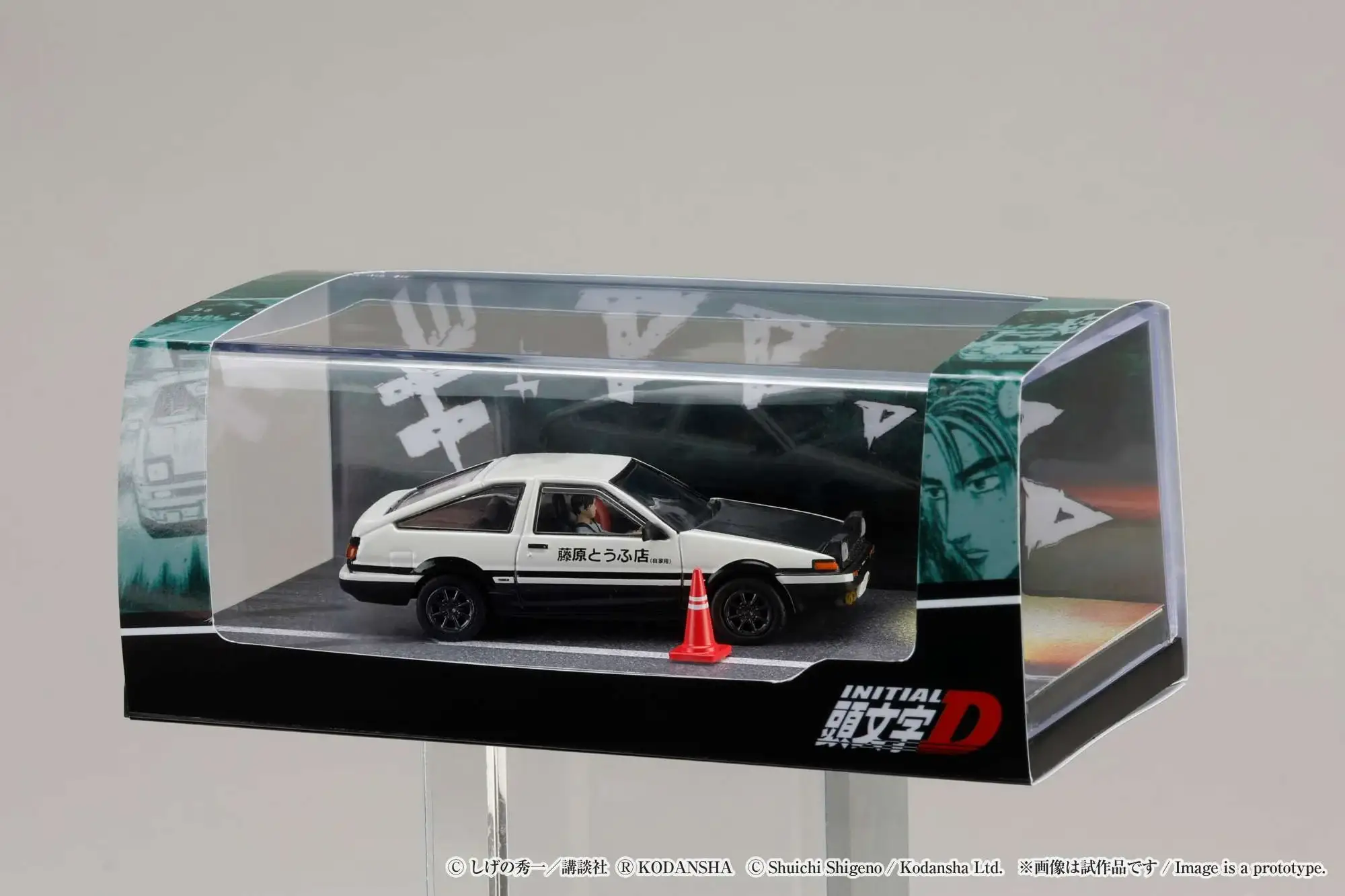 Hobby Japan Initial D 1/64 Toyota SPRINTER TRUENO GT APEX AE86 / INITIAL D VS Tomoyuki Tachi With Takumi Fujiwara Figure - Image 4