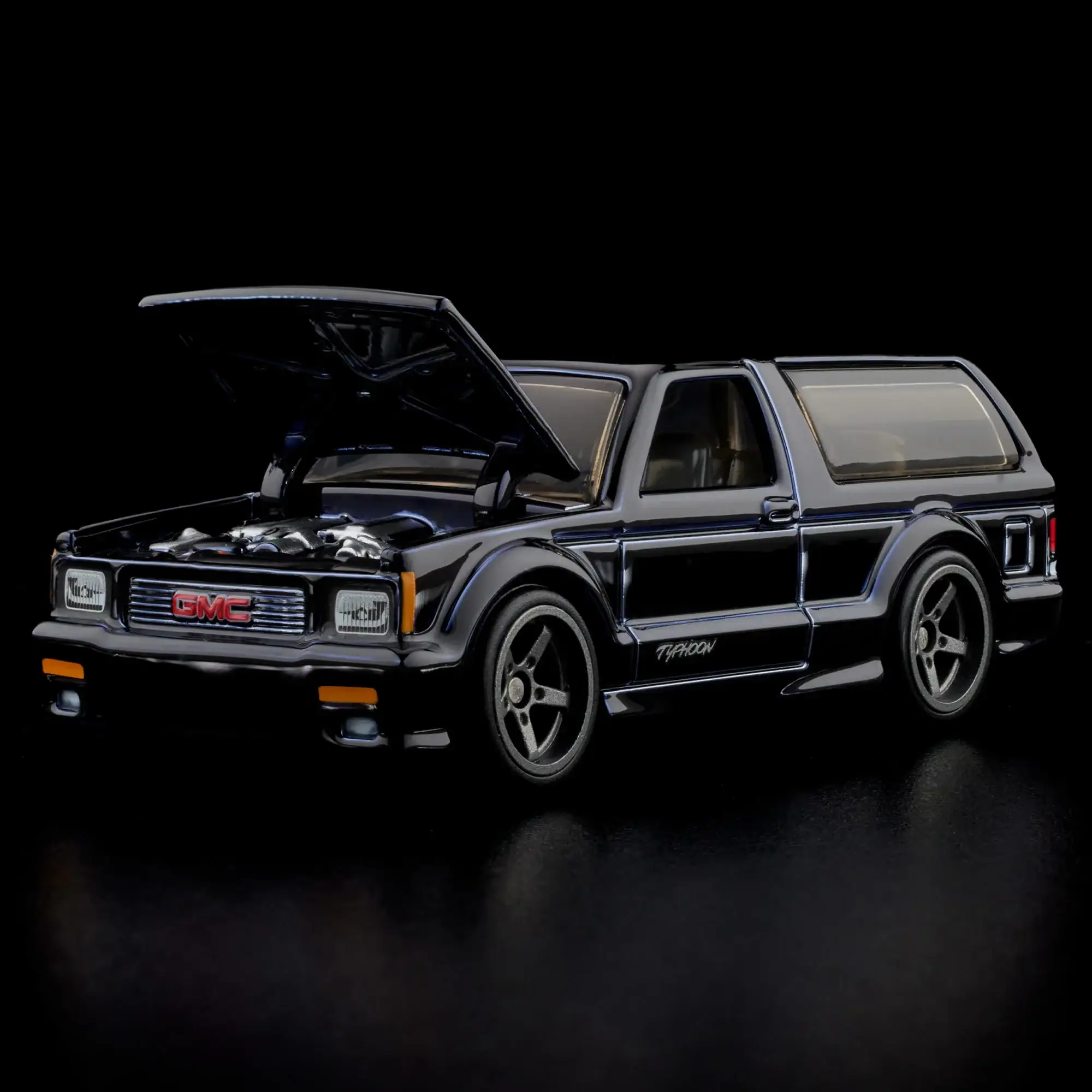 Hot Wheels 2024 RLC Exclusive 1992 GMC TYPHOON - Image 2