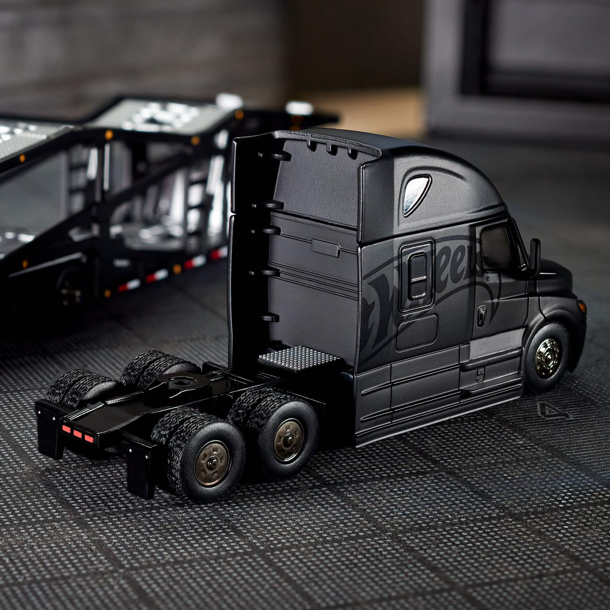 Hot Wheels HWC Elite 64 Freightliner Cascadia - Image 11