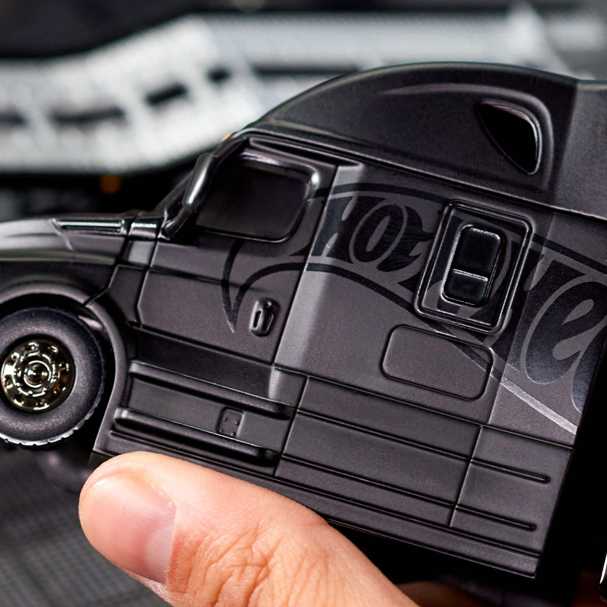 Hot Wheels HWC Elite 64 Freightliner Cascadia - Image 6