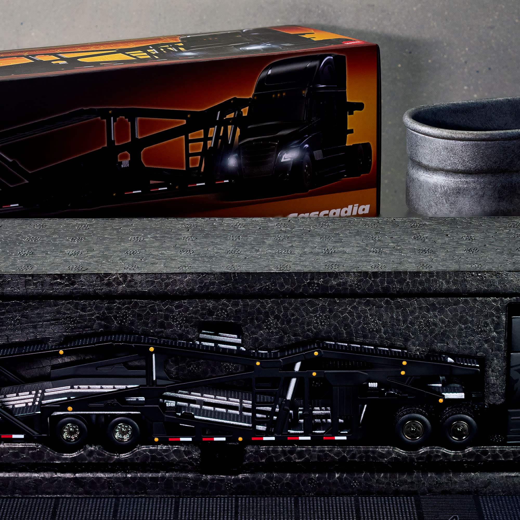 Hot Wheels HWC Elite 64 Freightliner Cascadia - Image 7