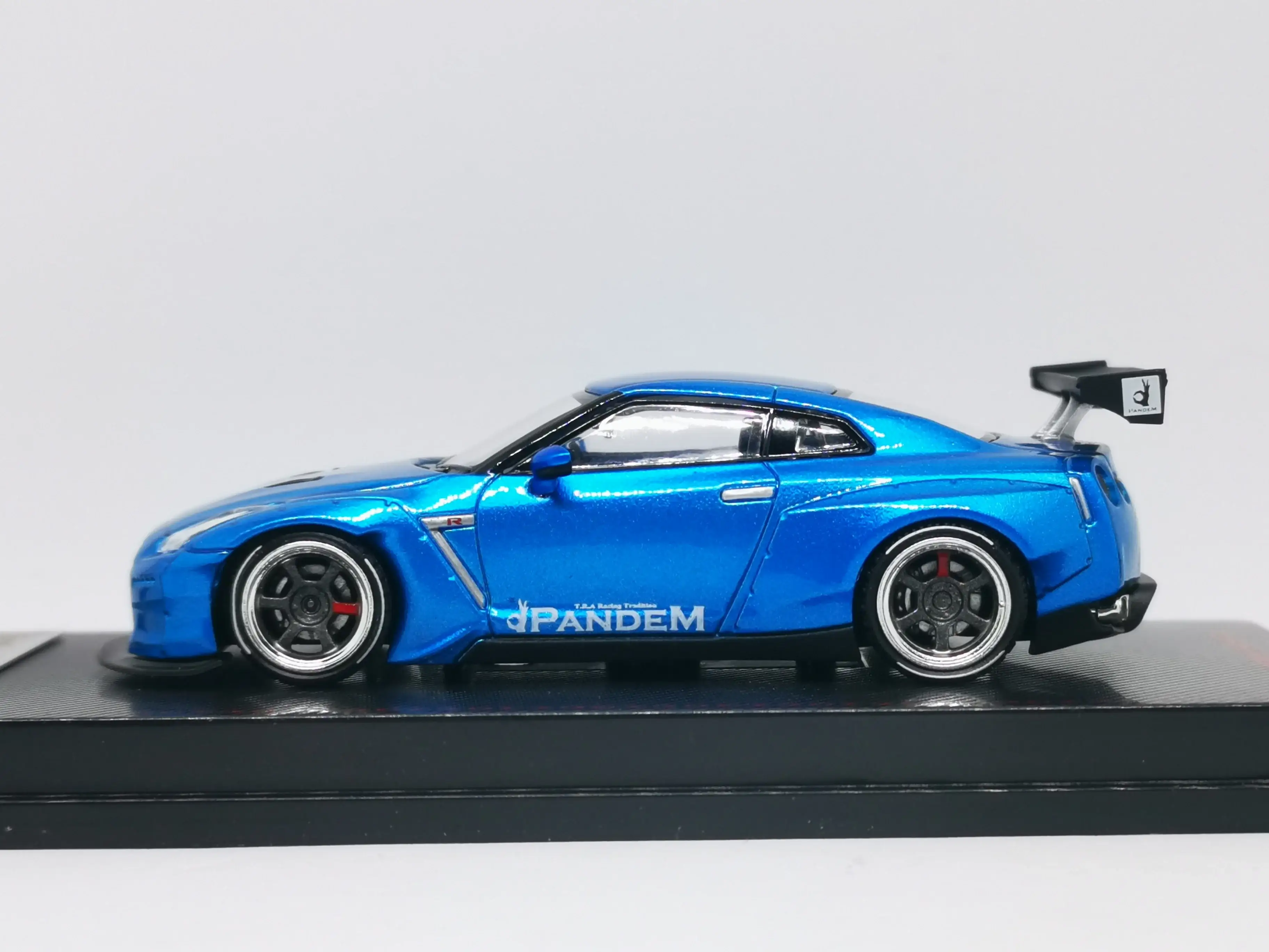 Ignition Model 1:64 Scale Pandem Nissan GT-R (Blue Metallic) - Image 3