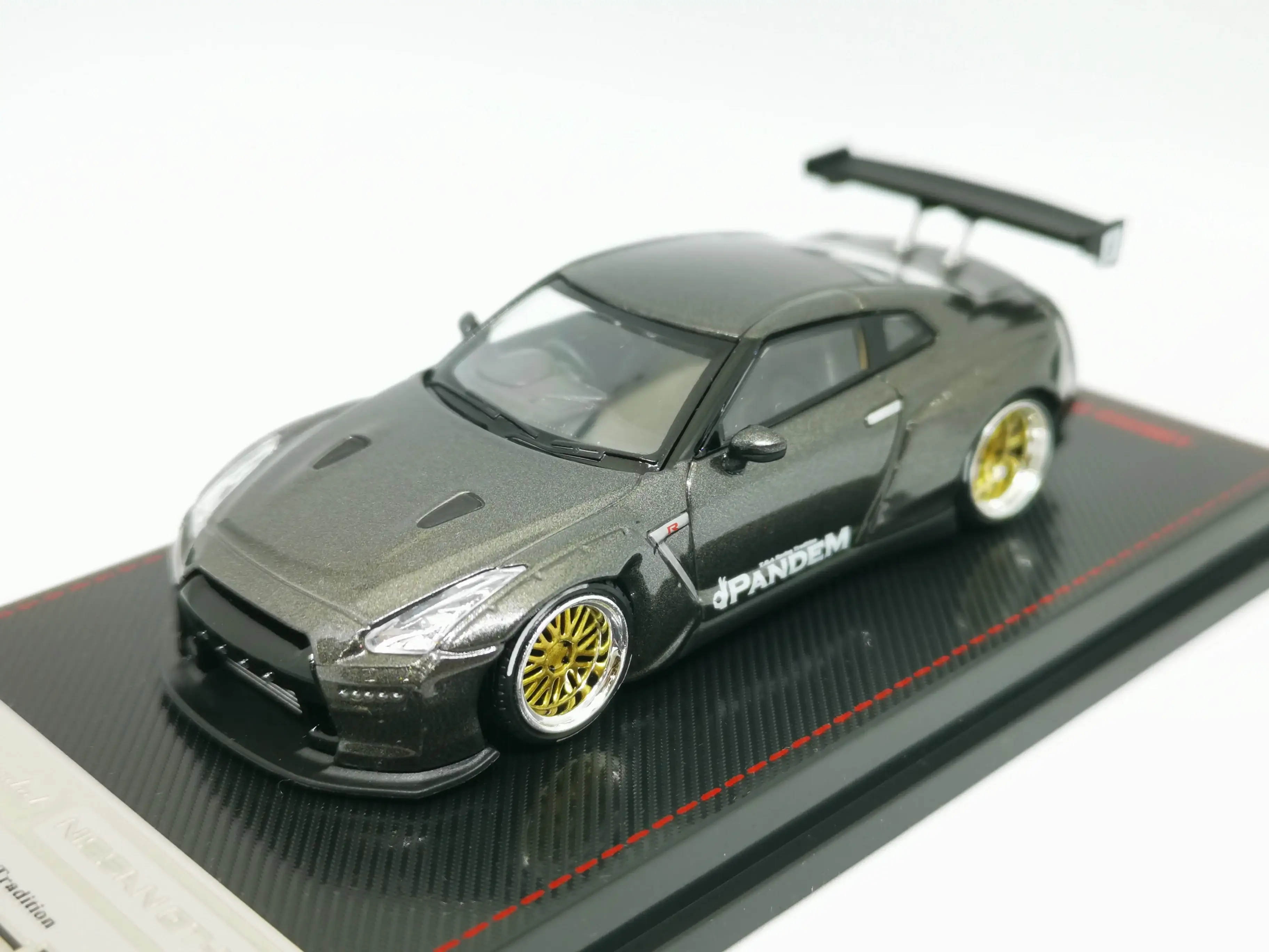 Ignition Model 1:64 Scale IG1397 Pandem Nissan GT-R (Gun Metallic) - Image 4