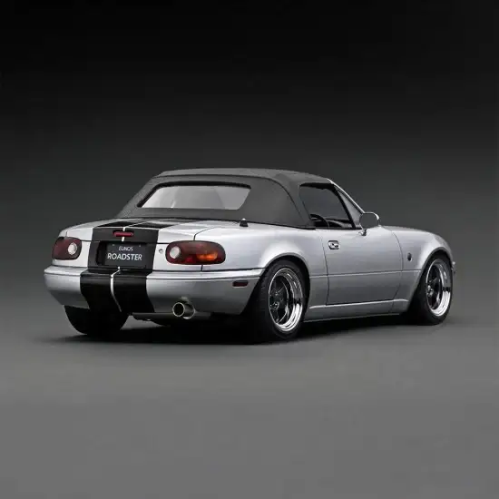 Ignition Model 1:18 IG3202 Eunos Roadster (NA) Silver With Engine - Image 2