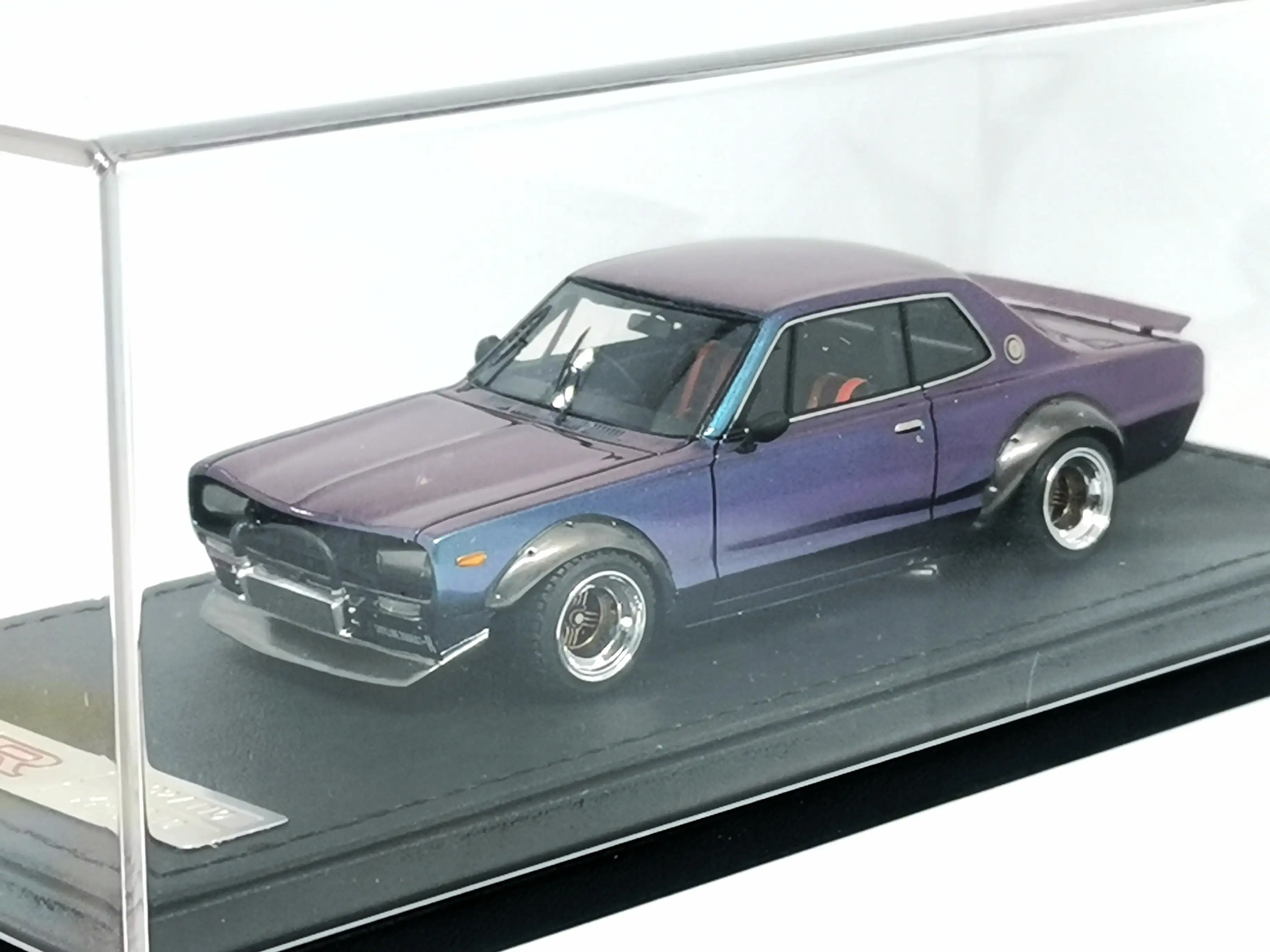 Ignition Model 1:43 Scale Nissan Skyline 2000 GT-R KPGC10 Matallic Purple/ Green - Image 2
