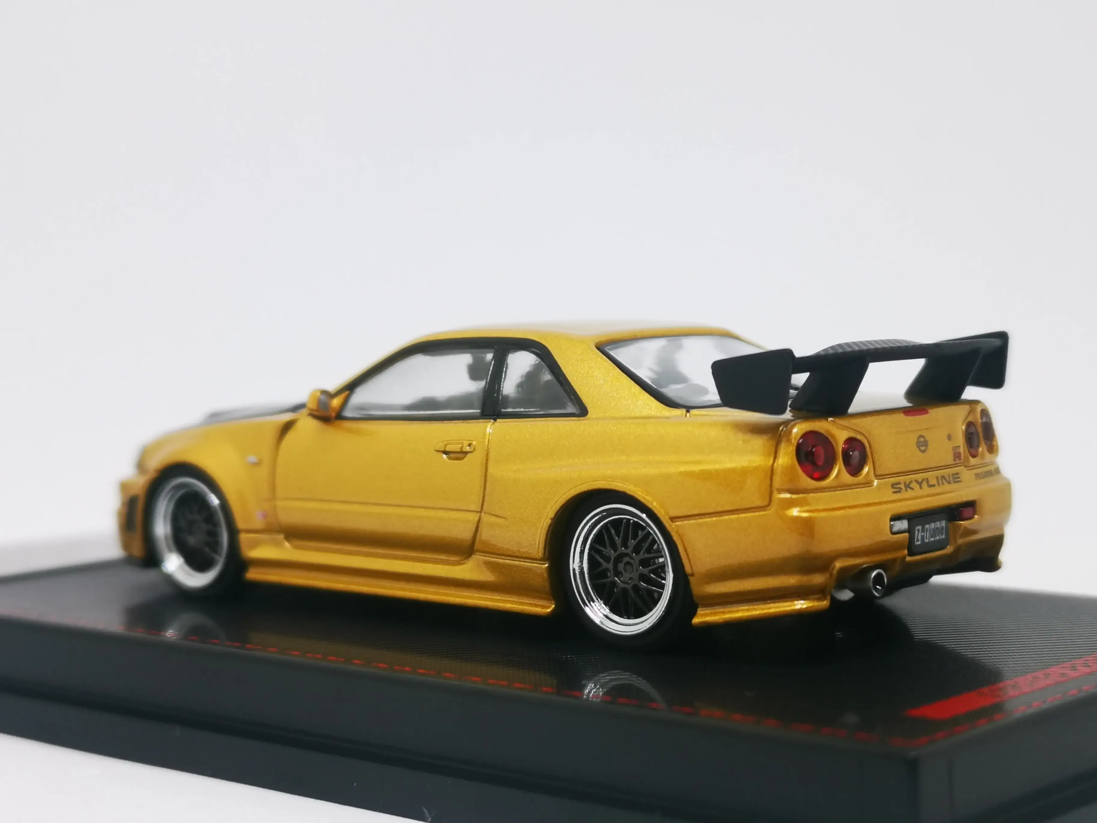 ignition model 1:64 Nissan R34 GT-R Z-tune (Gold) - Image 2