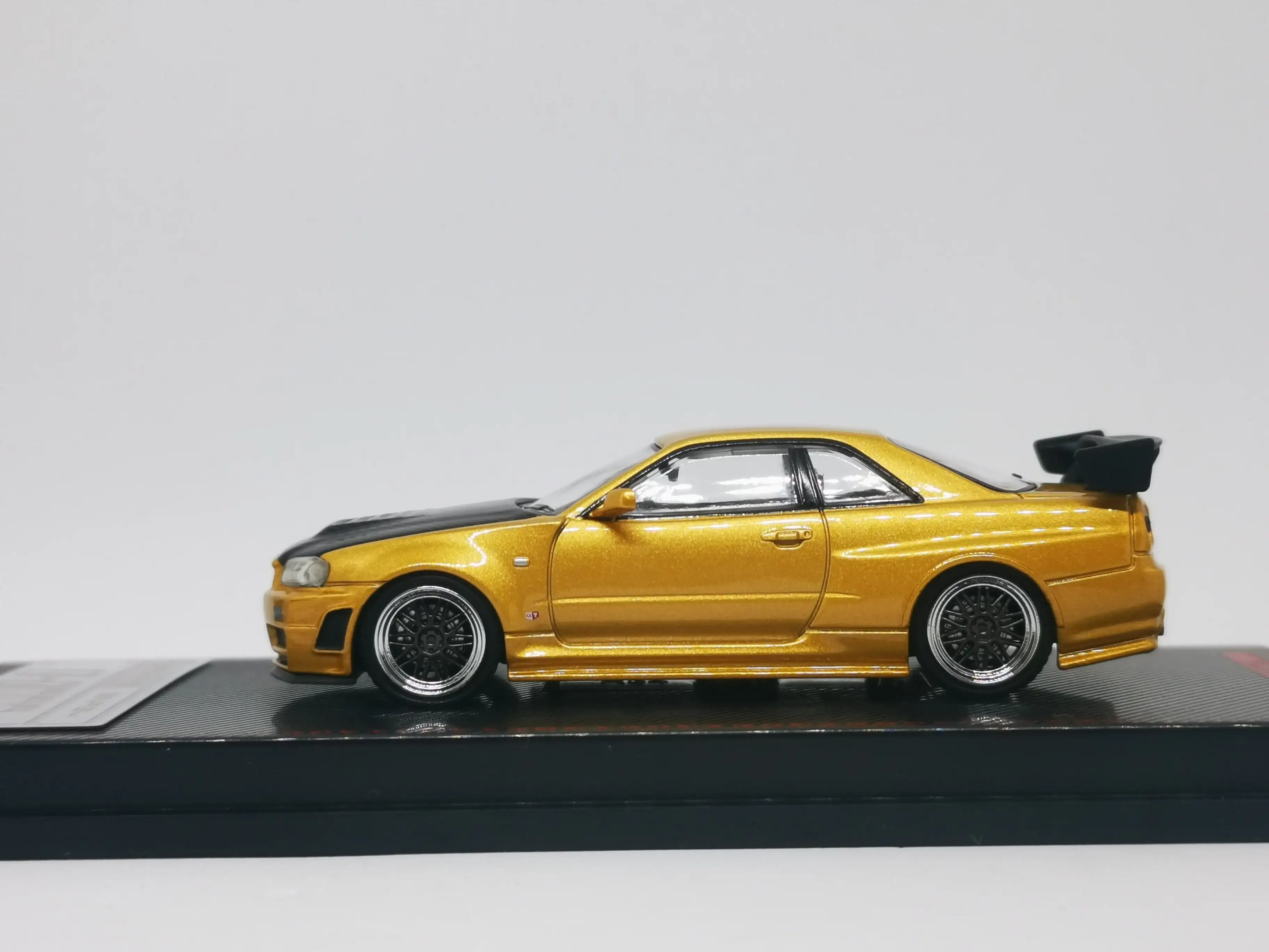 ignition model 1:64 Nissan R34 GT-R Z-tune (Gold) - Image 5