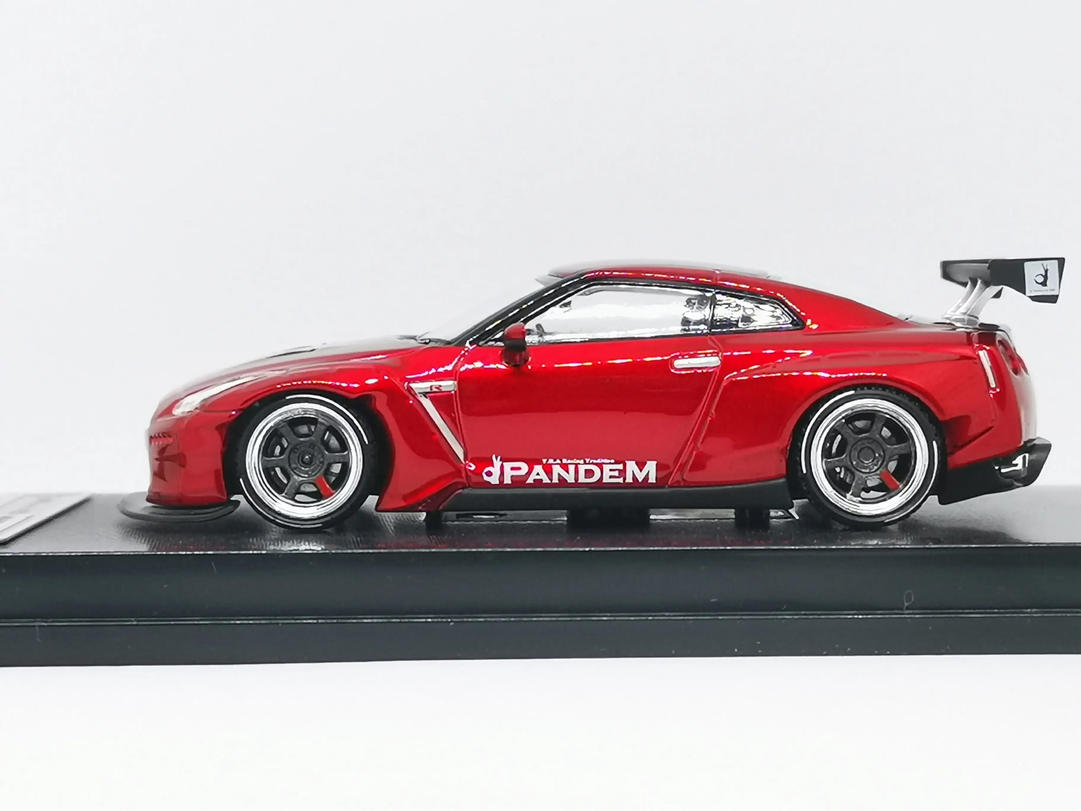 Ignition Model 1:64 Scale IG1399 (Pandem Nissan GT-R (Red Metallic) - Image 3