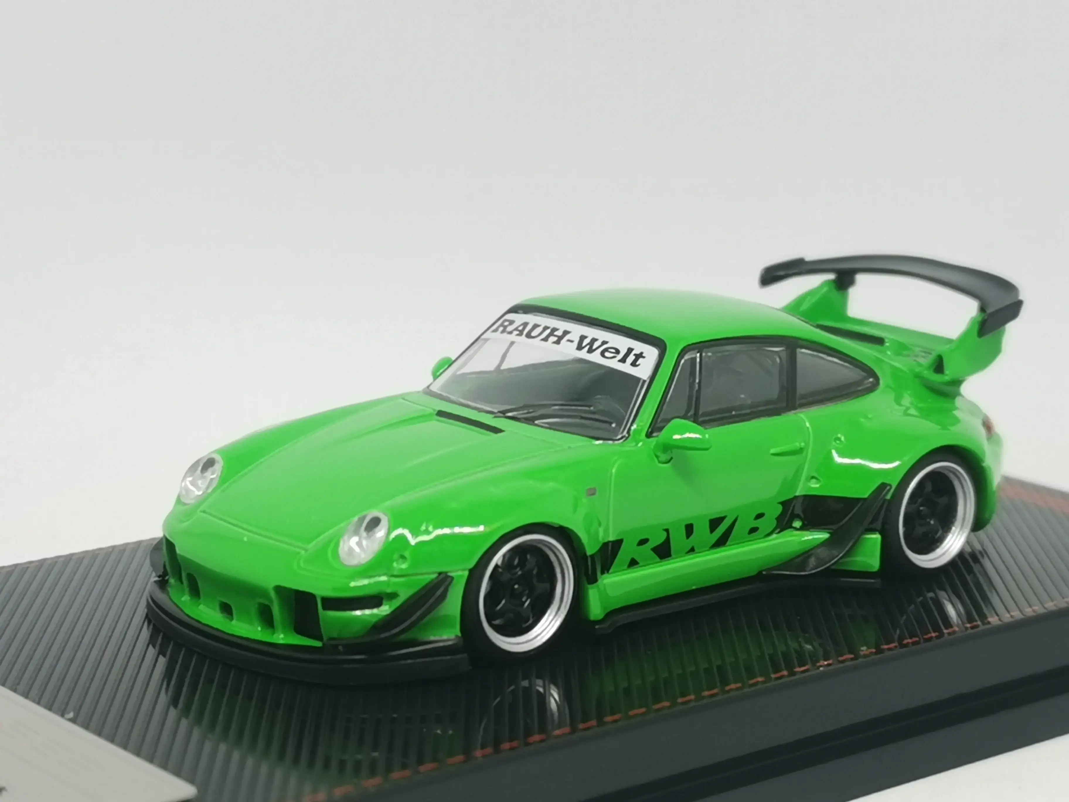 Ignition Model 1:64 Scale Porsche RWB 993 Green Metallic - Image 2