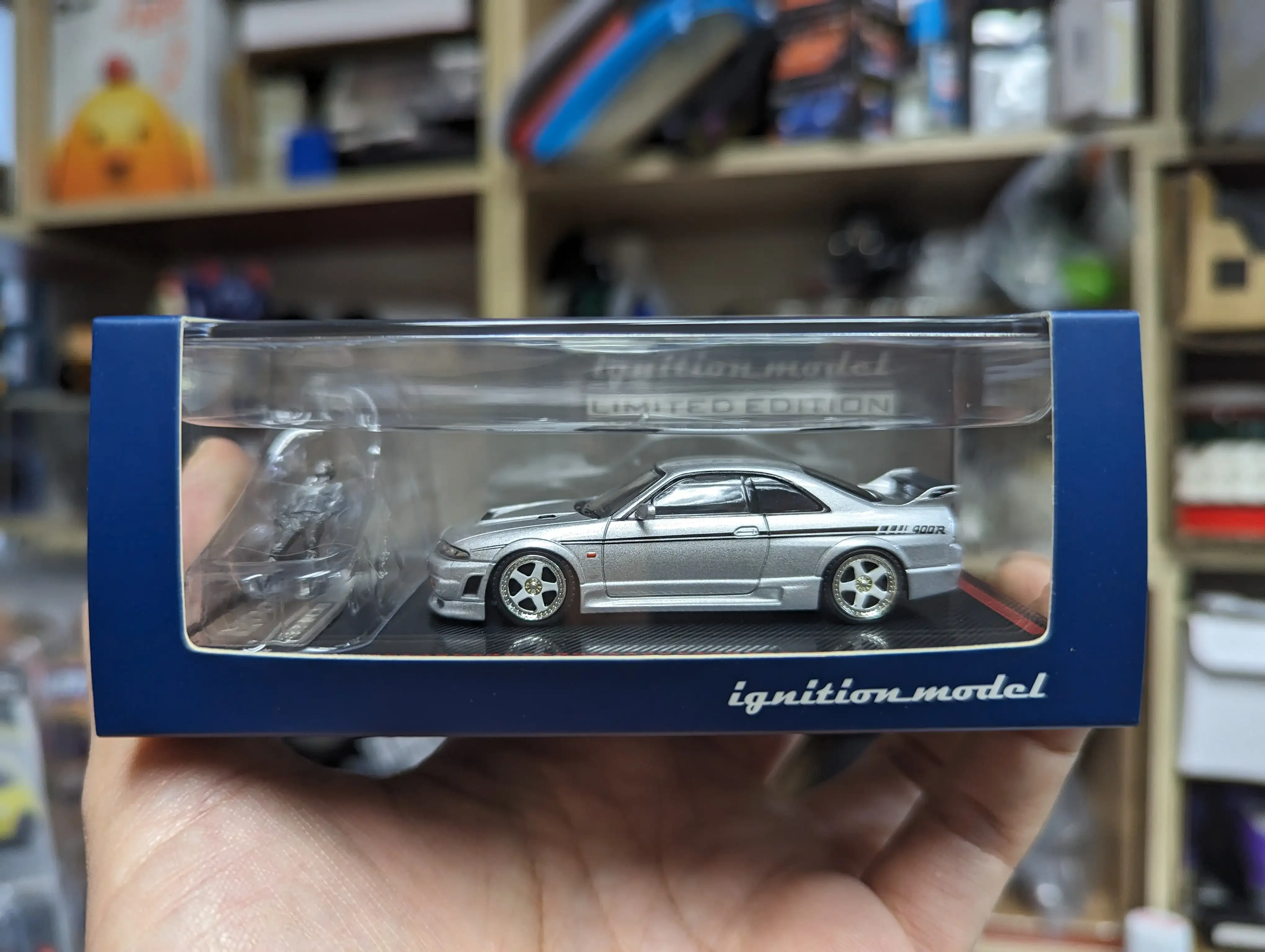 Ignition Model IG2501 1:64 Nissan R33 GT-R 400R (Silver) - Image 4
