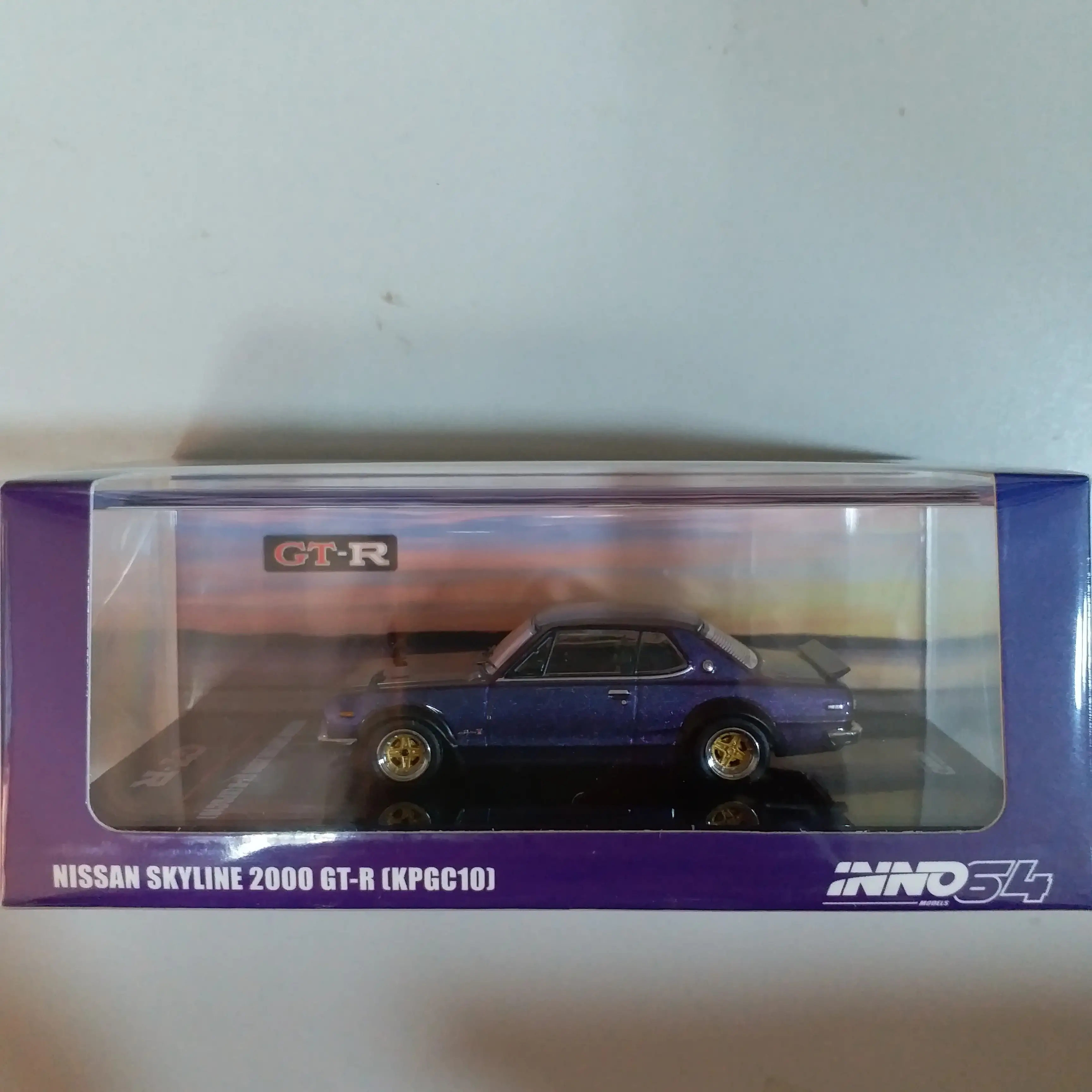 INNO64 1/64 NISSAN SKYLINE 2000 GT-R (KPGC10) Midnight Purple - Image 2