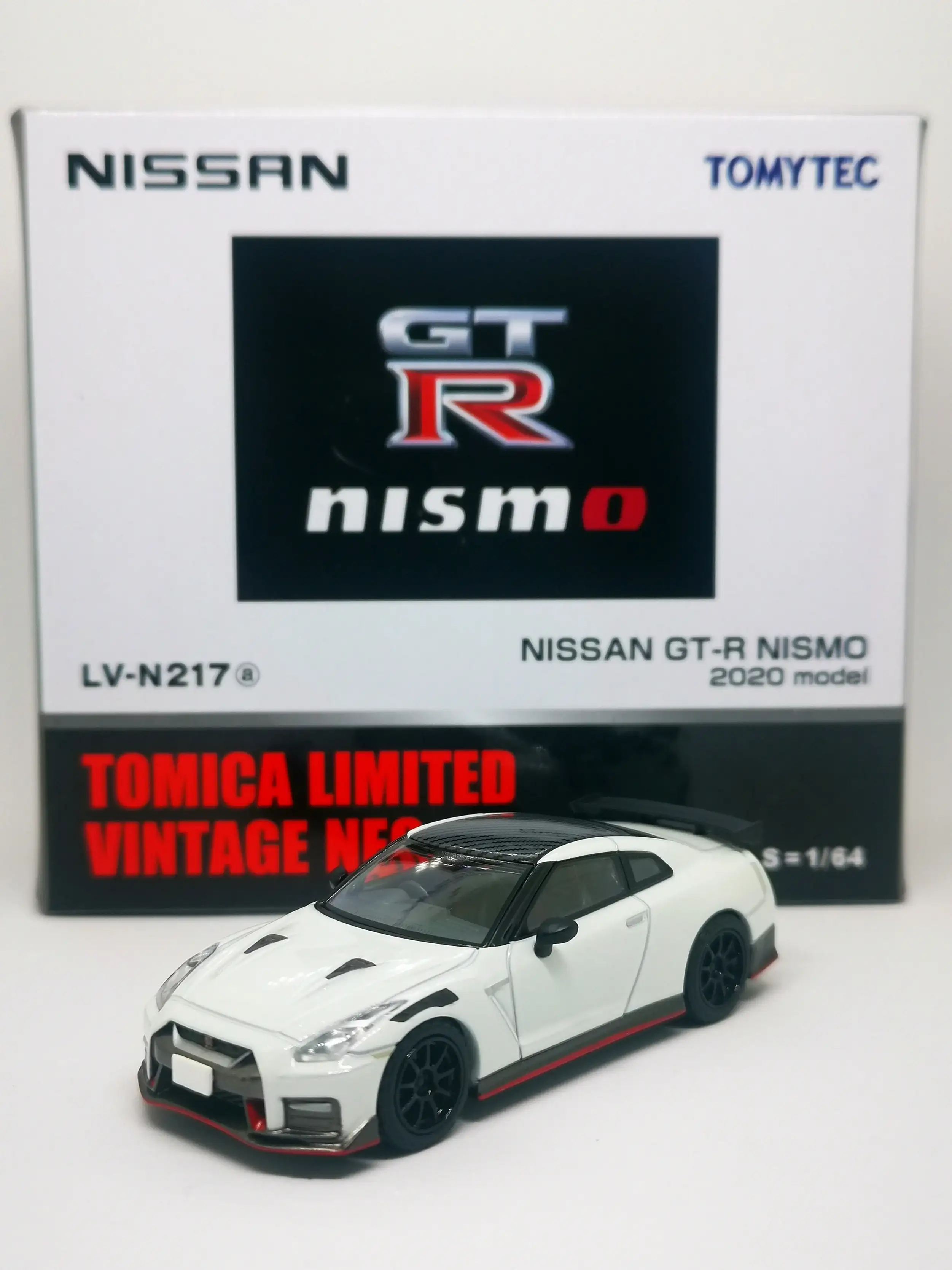 Tomica Limited Vintage Neo LV-N217a Nissan GT-R Nismo 2020 Model White