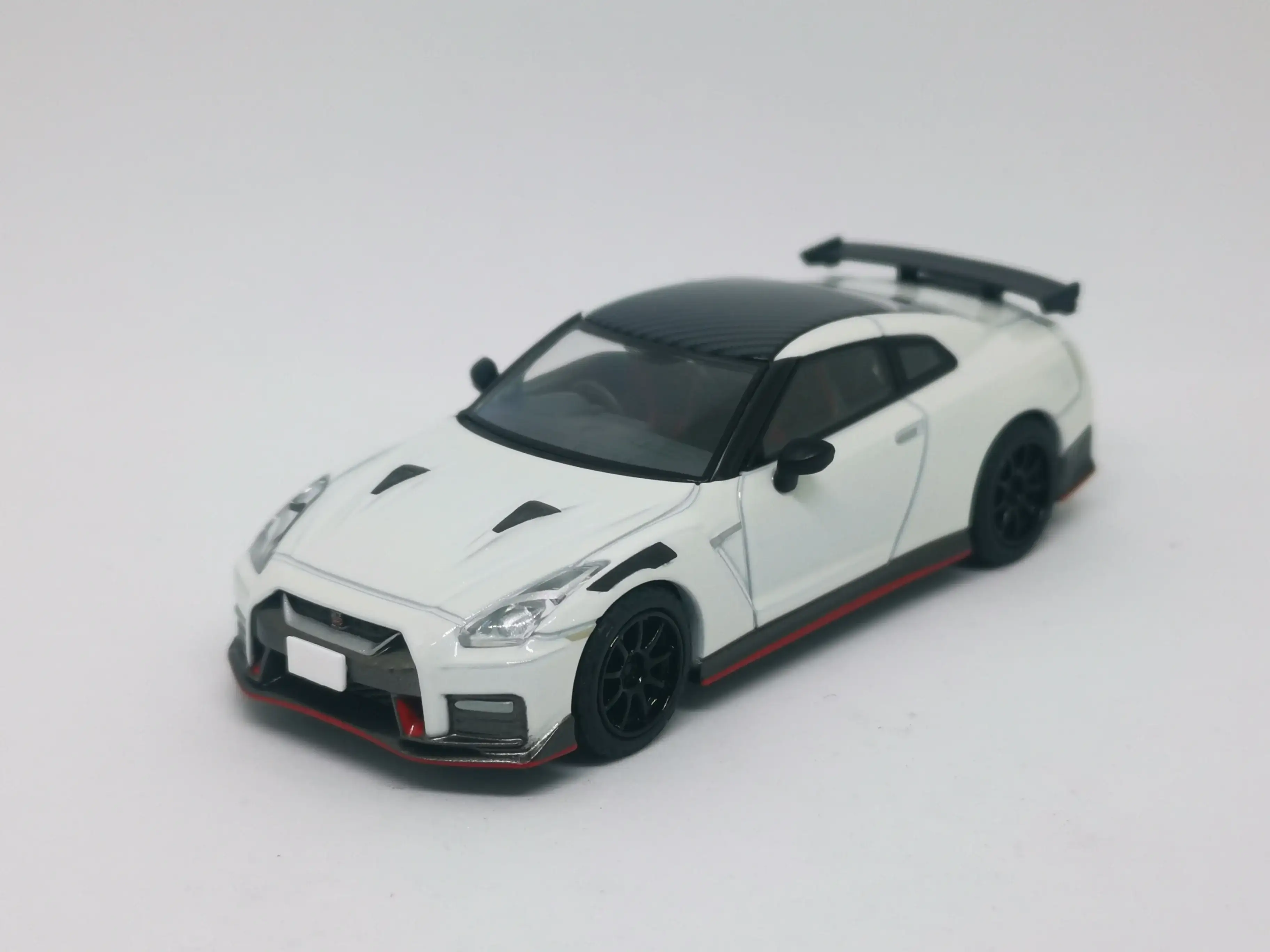 Tomica Limited Vintage Neo LV-N217a Nissan GT-R Nismo 2020 Model White - Image 2