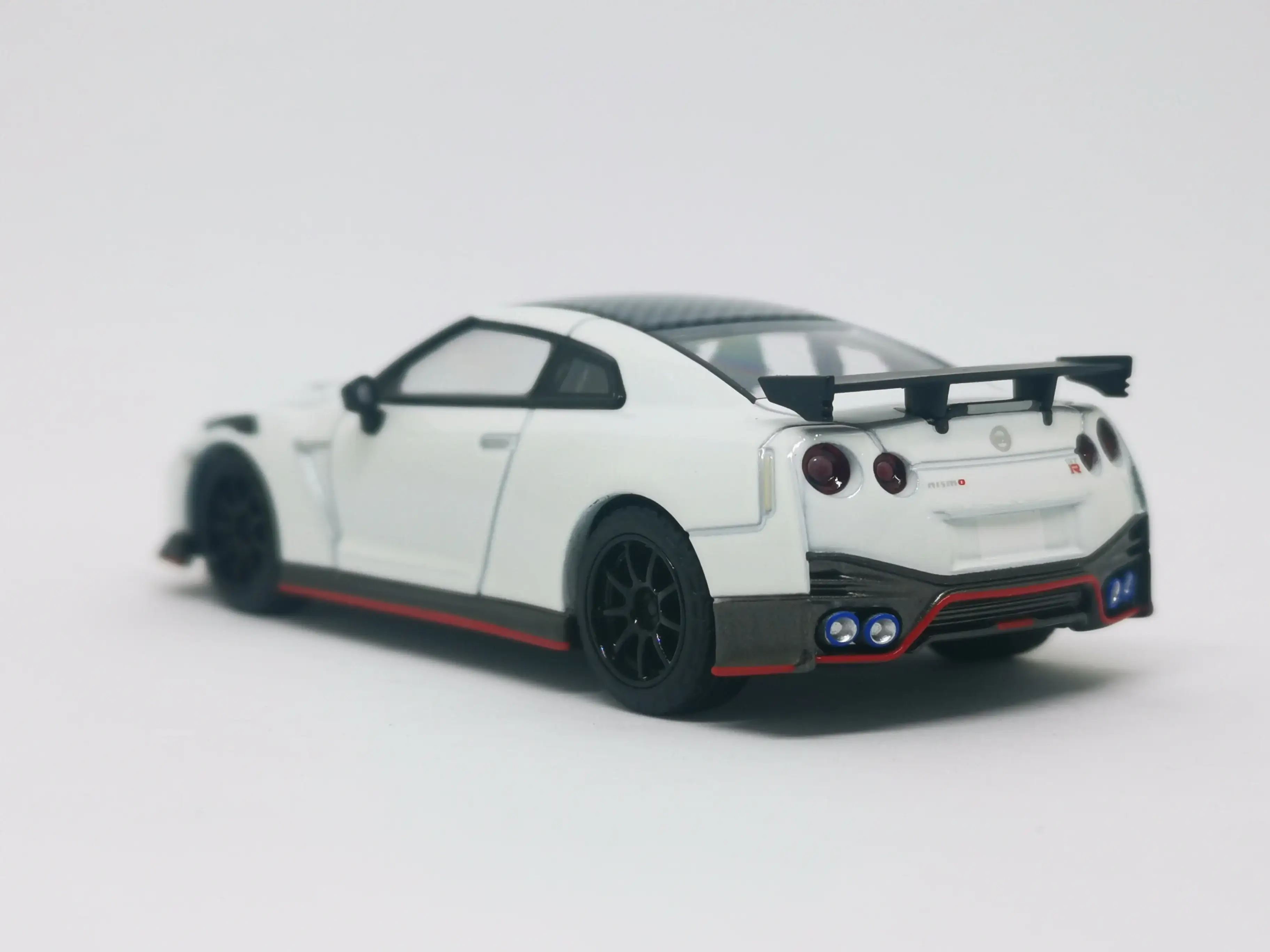 Tomica Limited Vintage Neo LV-N217a Nissan GT-R Nismo 2020 Model White - Image 3