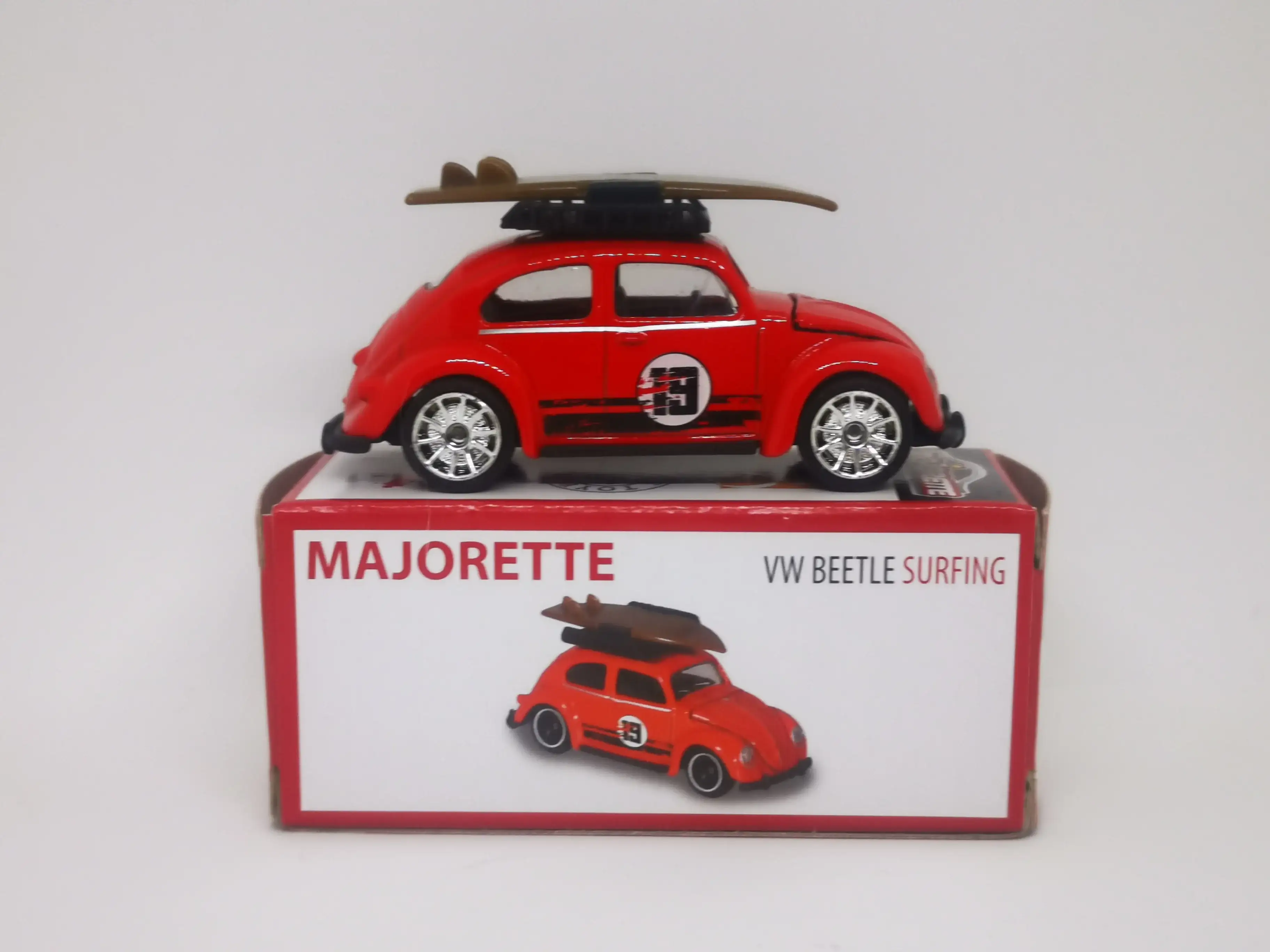 Majorette 1:64 Scale 2019 Toy Fair Exclusive Volkswagen VW Beetle Surfing - Image 3