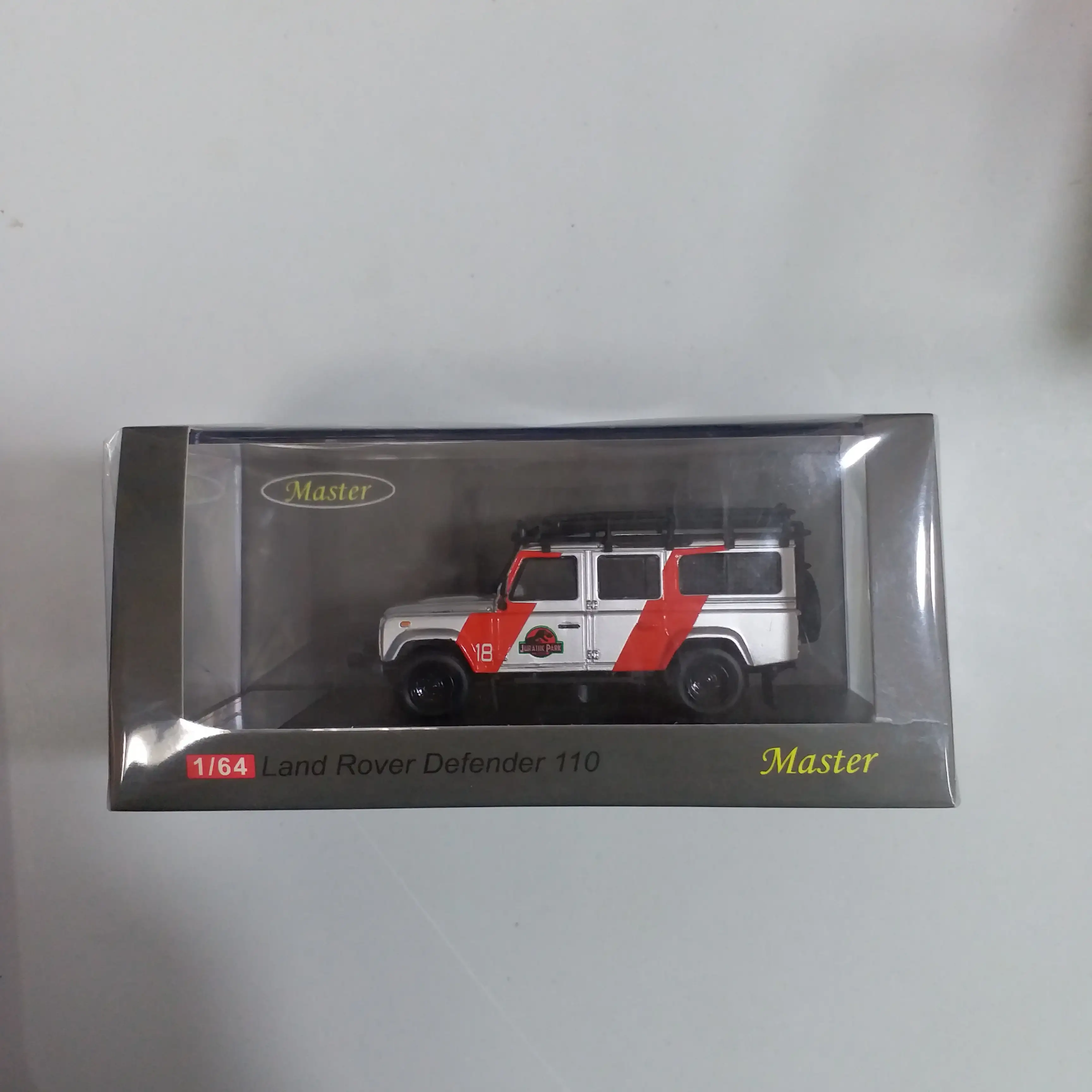 Master Model 1:64 Scale Land Rover Defender Jurassic Park - Image 2