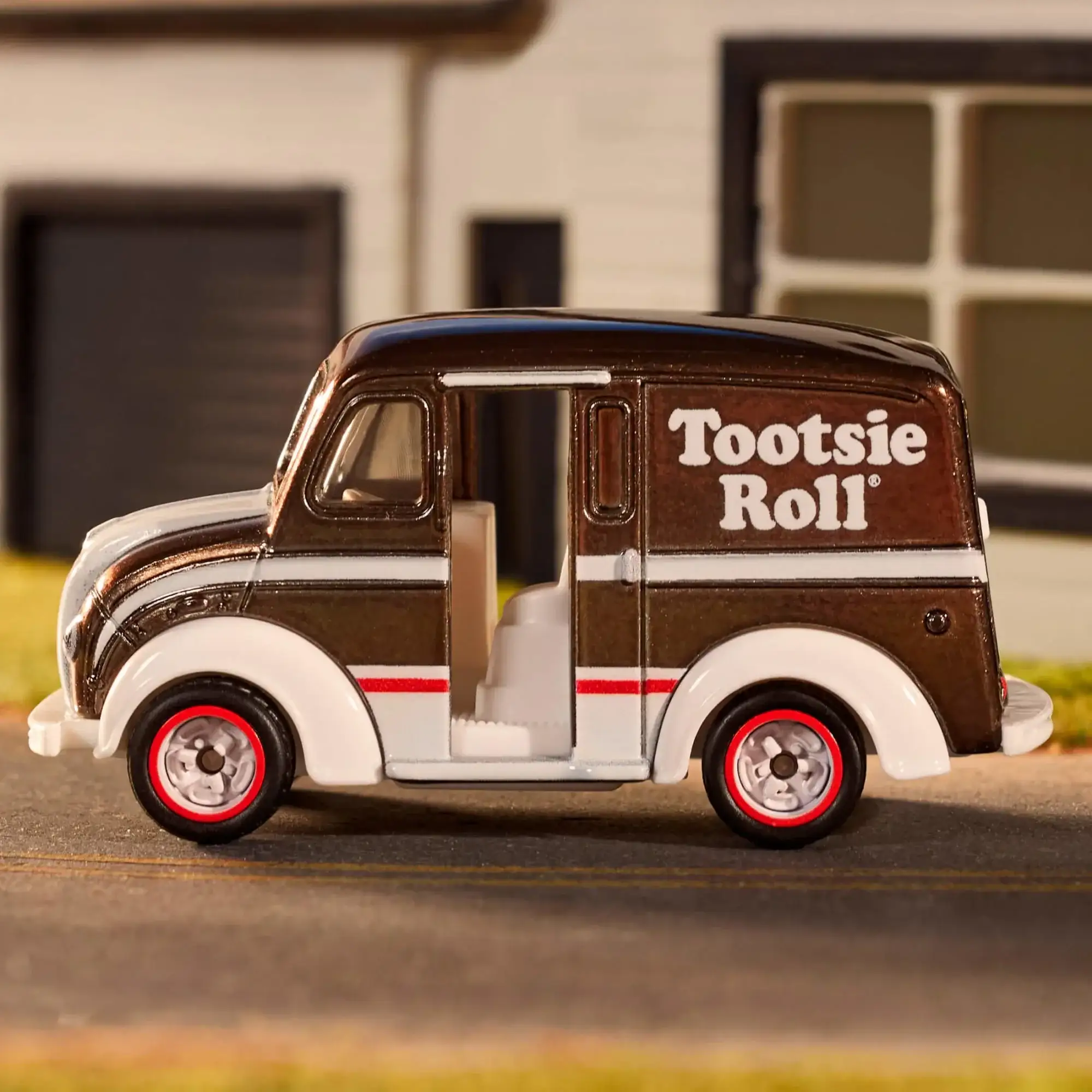 Matchbox Tootsie Roll Divco Milk Truck - Image 3