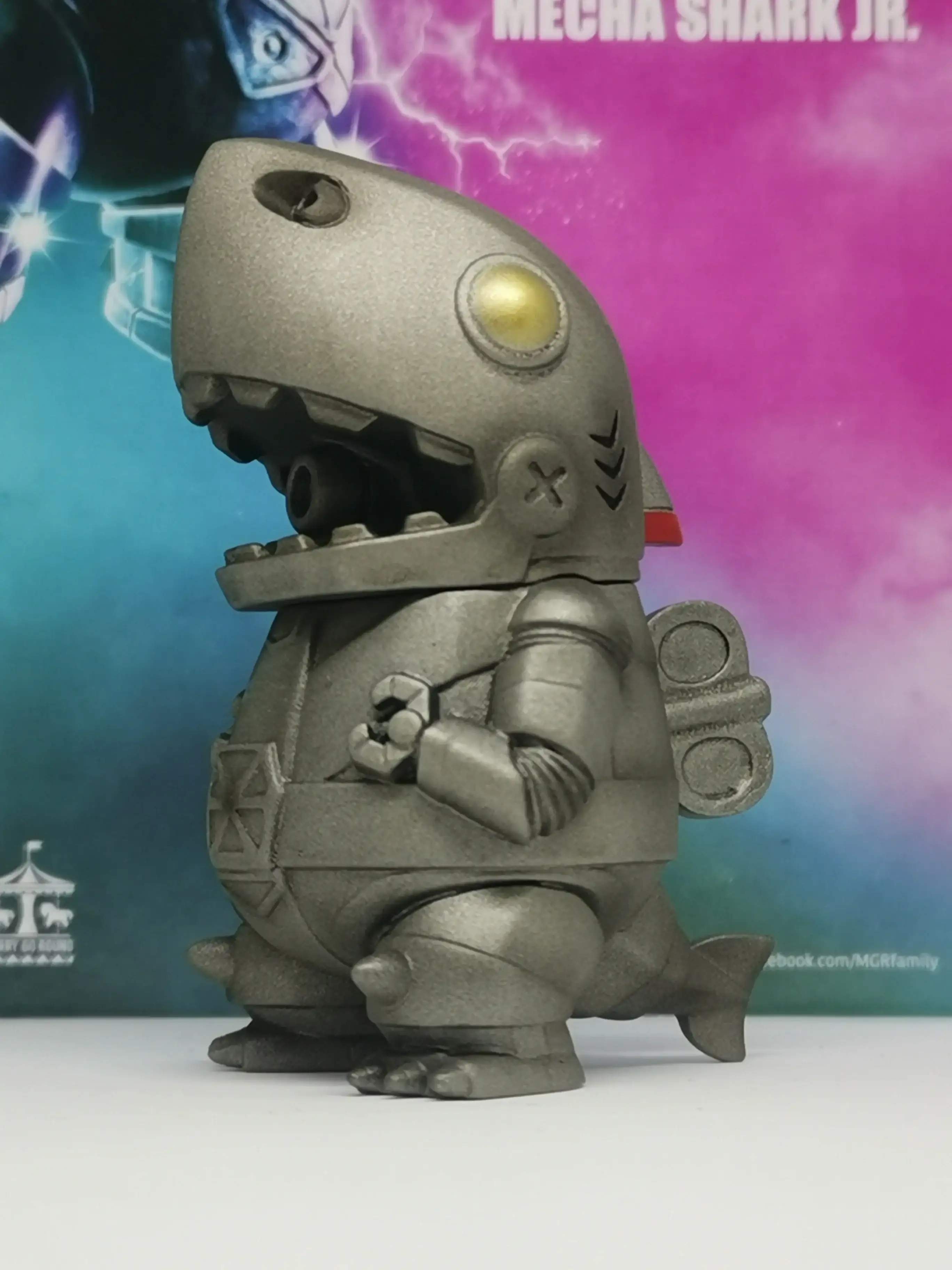 Mecha Shark Jr 「鉄甲鯊蛋」 Vinyl Figure - Image 3