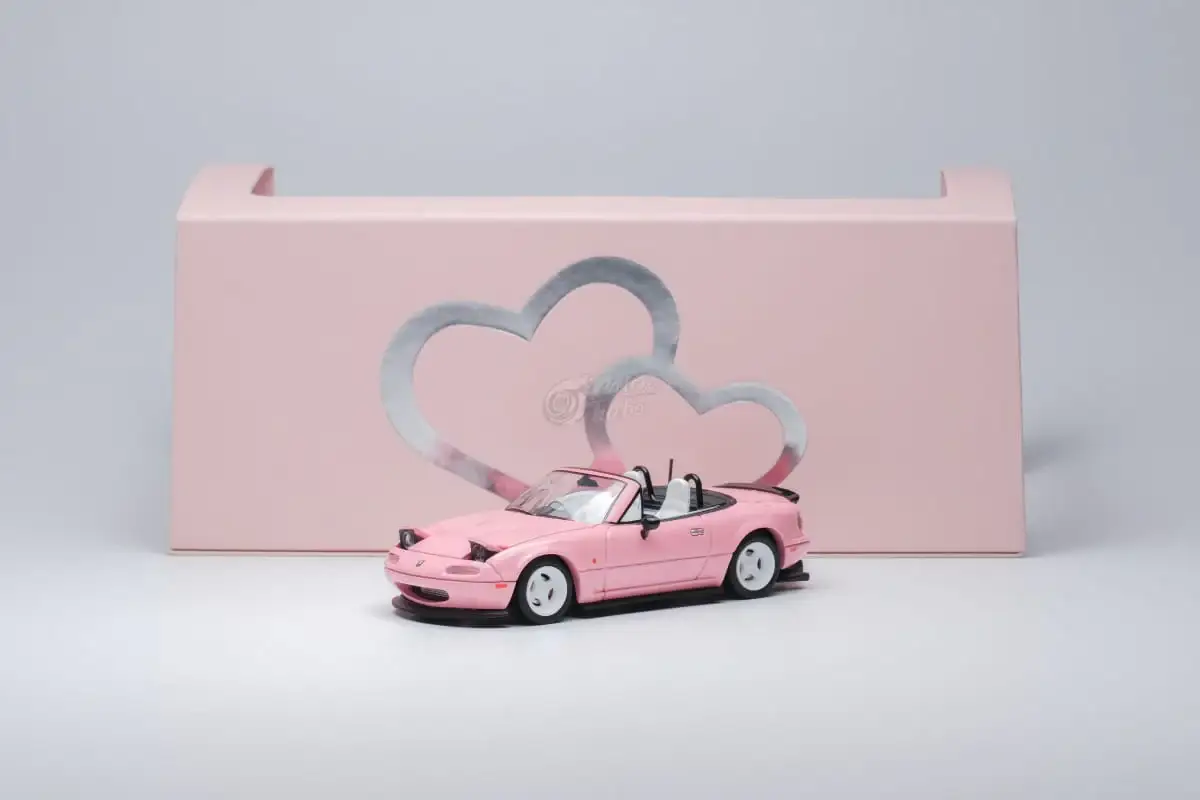 Microturbo 1:64 Scale Mazda MX-5 NA Roaster [Pink] - Image 4