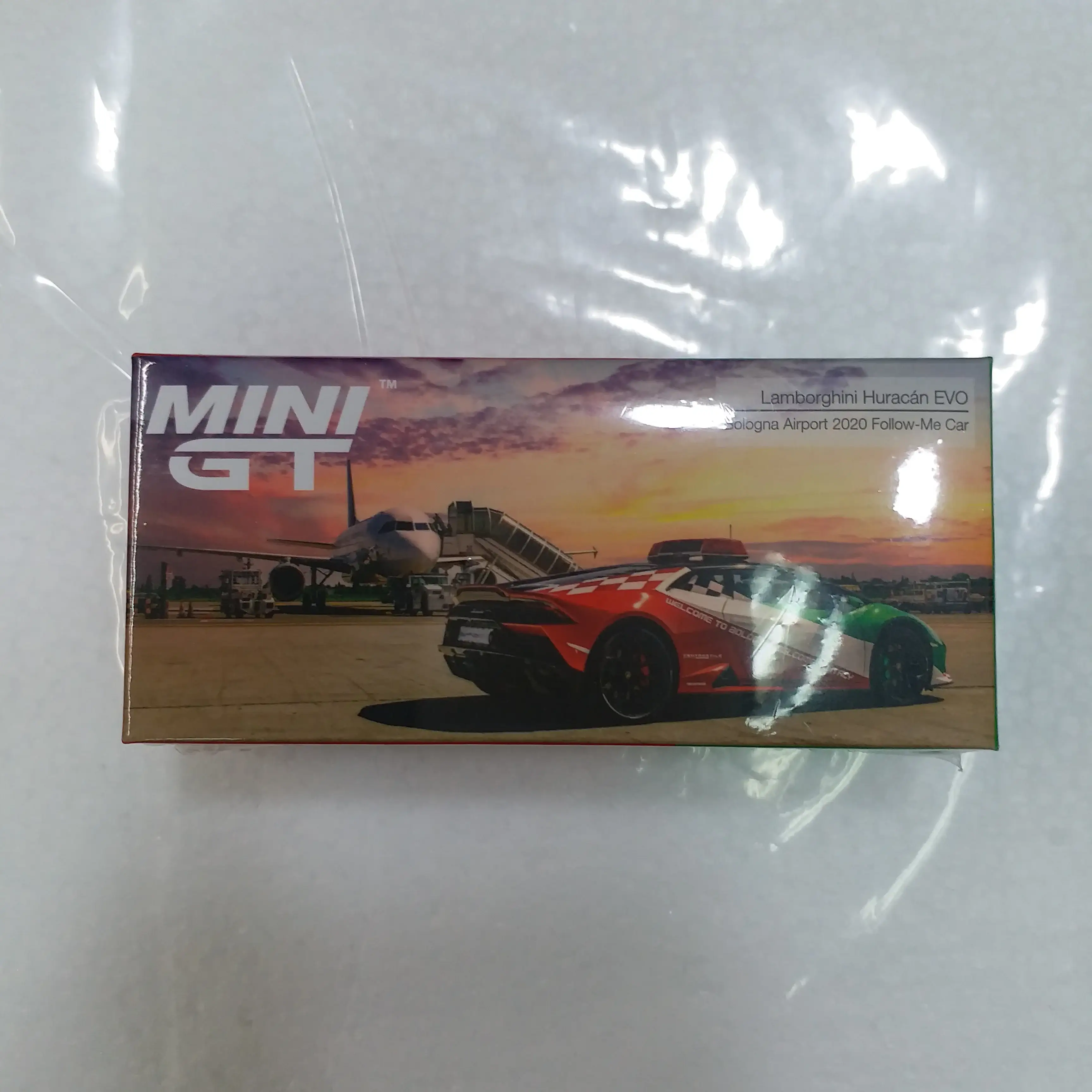 Mini GT 1:64 Scale #193 Lamborghini Huracán EVO Bologna Airport 2020 Follow-Me Car - Image 2