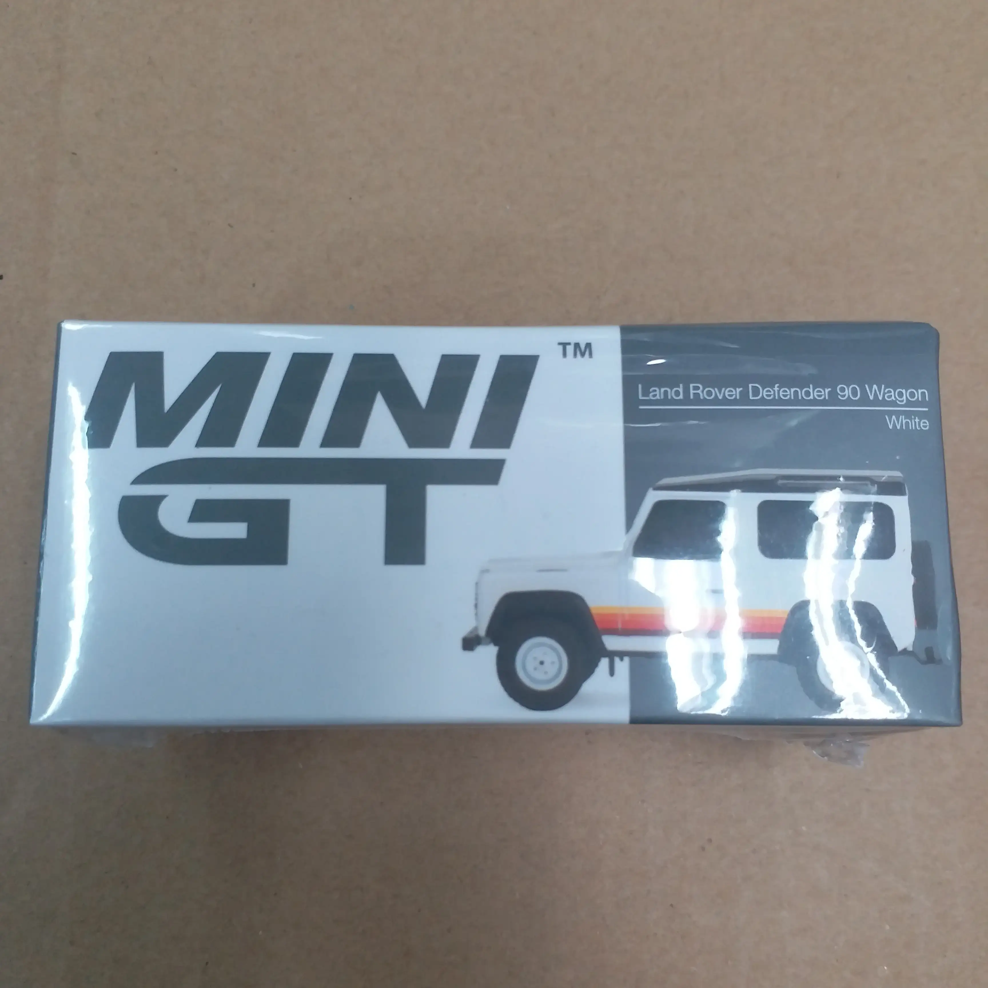 Mini GT #378 Land Rover Defender 90 Wagon - Image 2