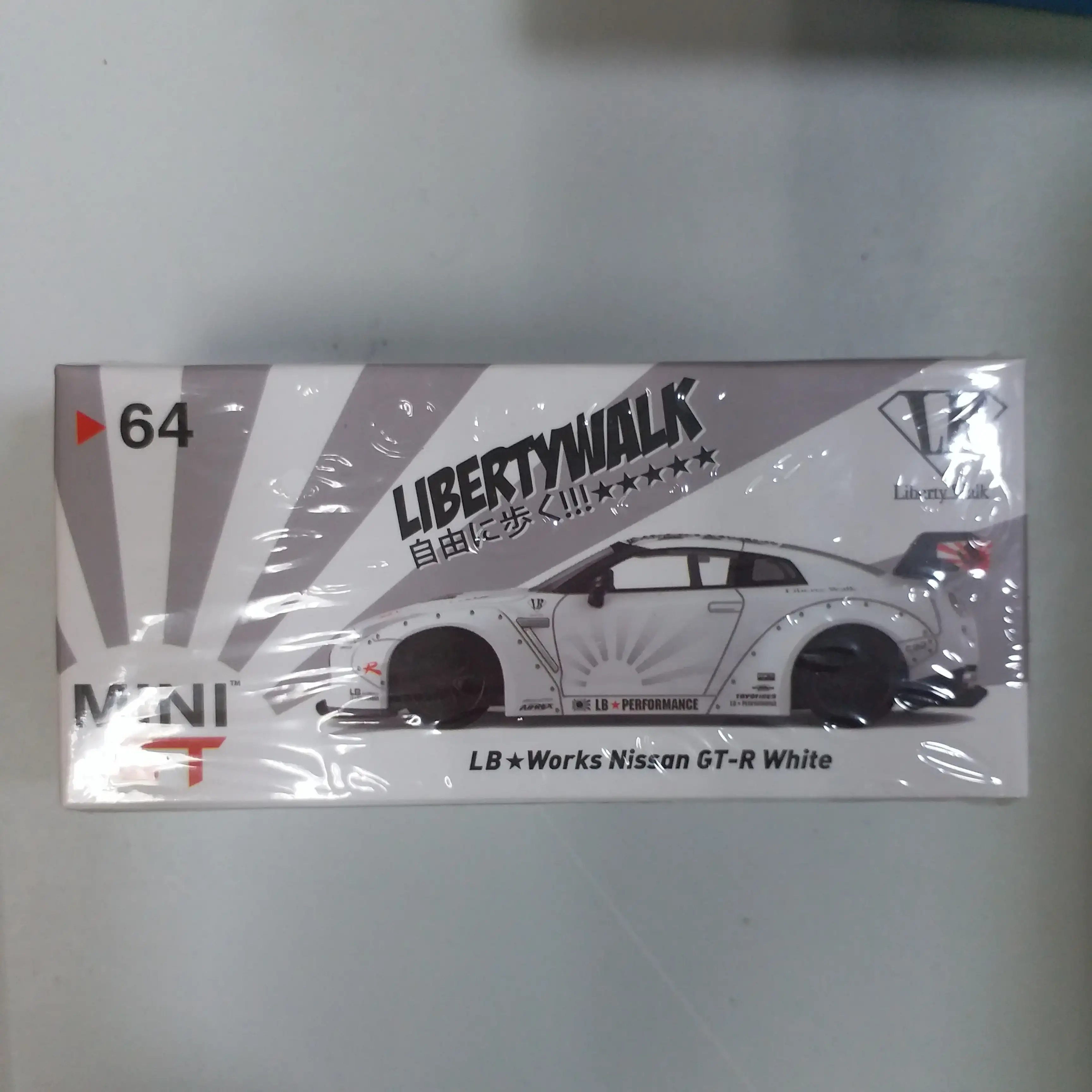 Mini GT #64 LB★WORKS Nissan GT-R (R35) Type 1 , Rear Wing ver 1+2 White - Image 2