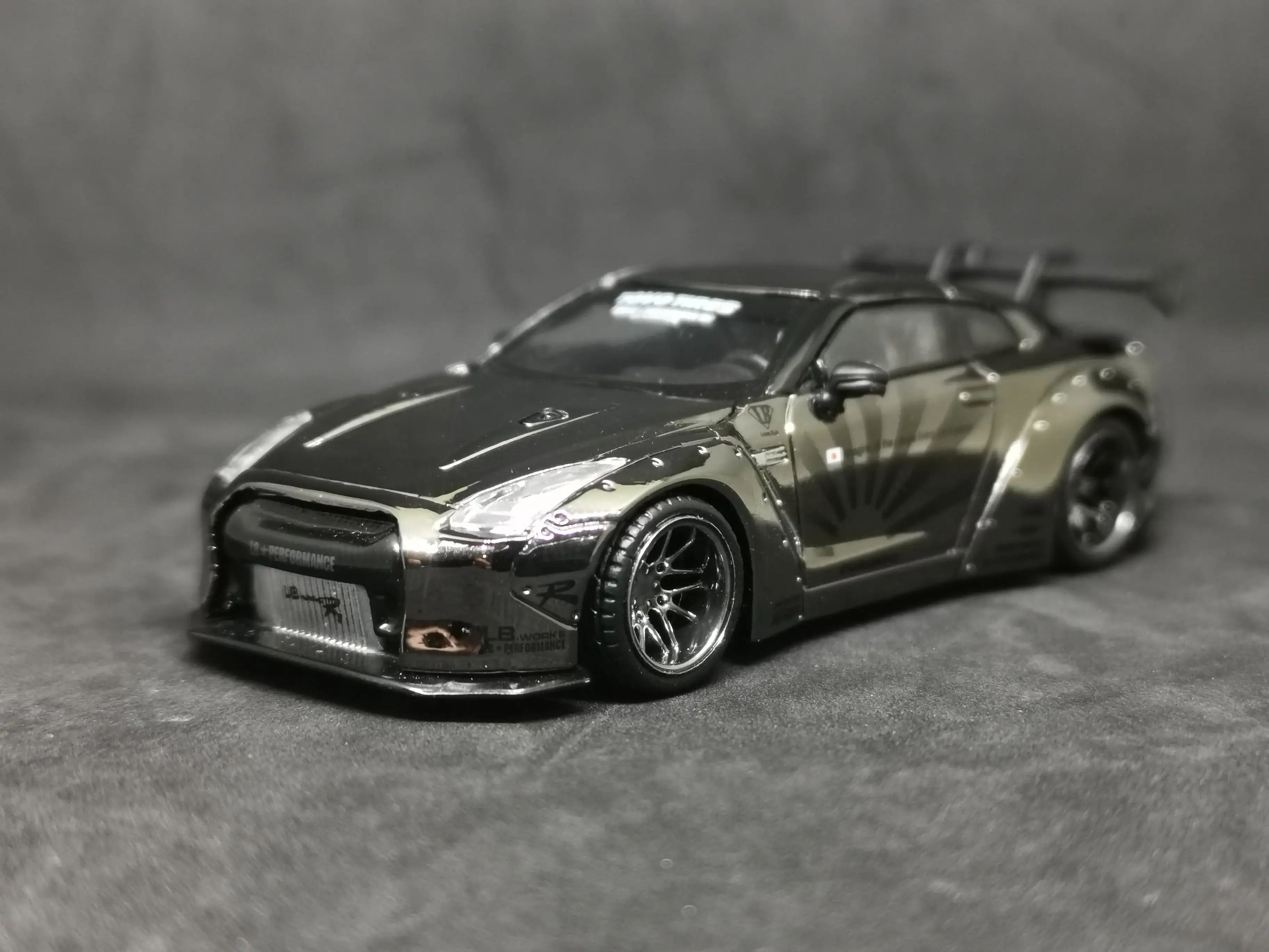 Mini GT No.84 LB Works Nissan GT-R Black Chrome - Image 10