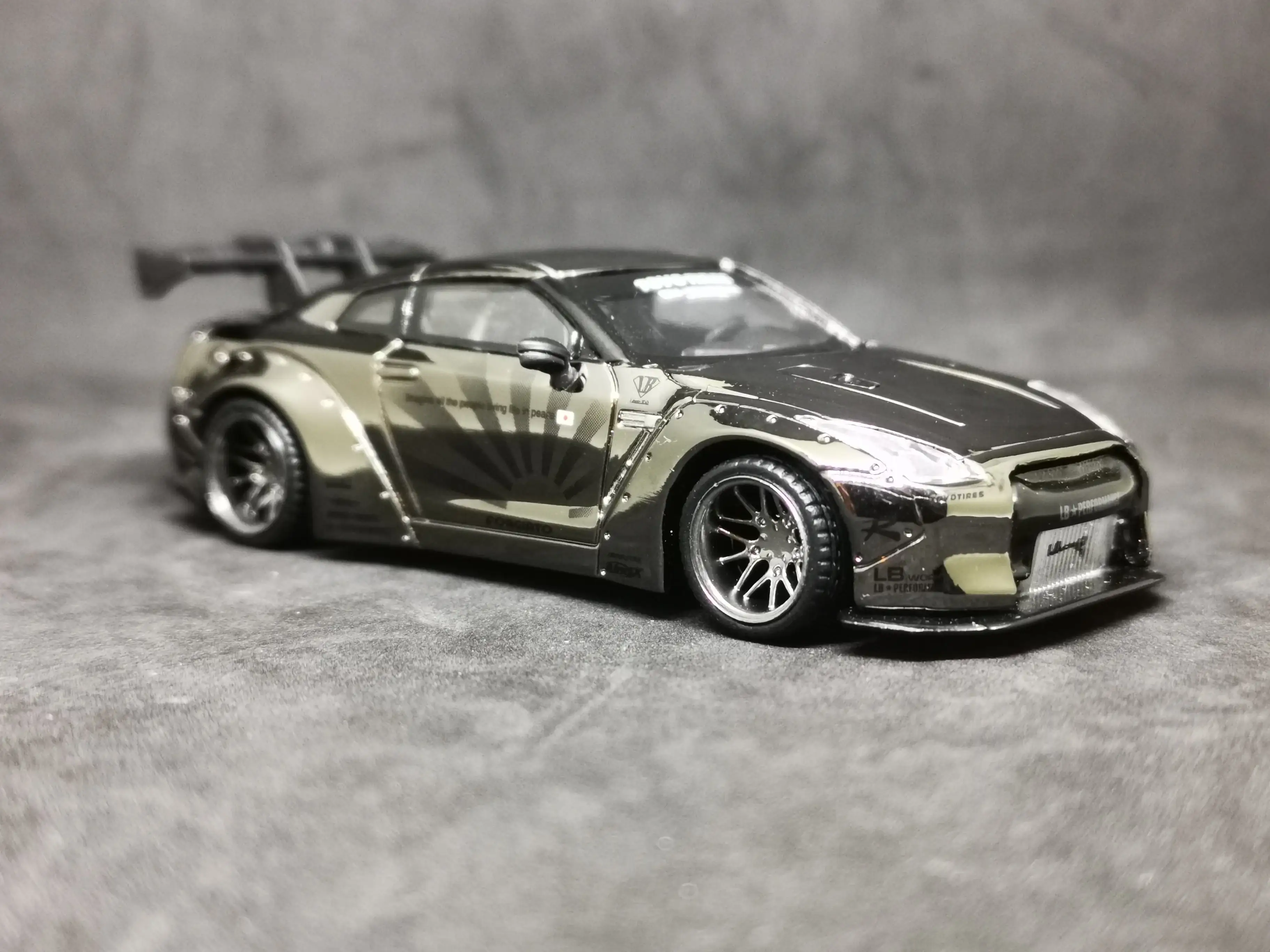 Mini GT No.84 LB Works Nissan GT-R Black Chrome - Image 11