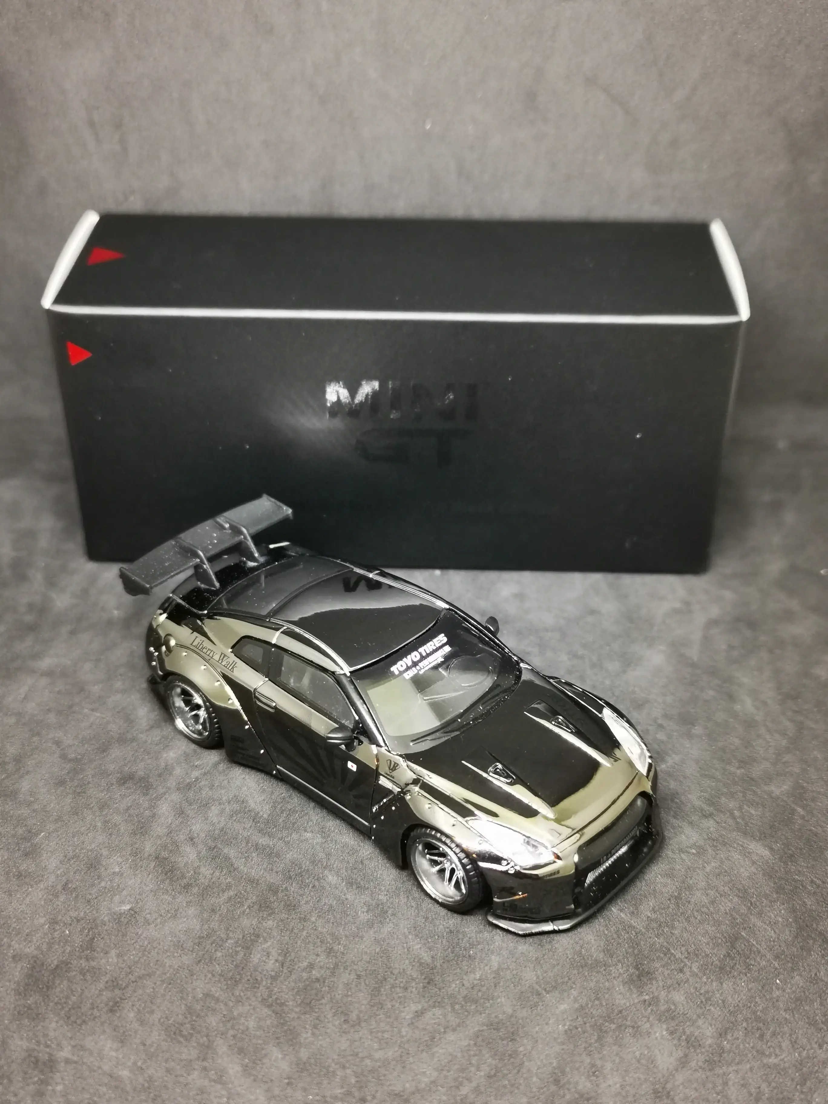 Mini GT No.84 LB Works Nissan GT-R Black Chrome - Image 3