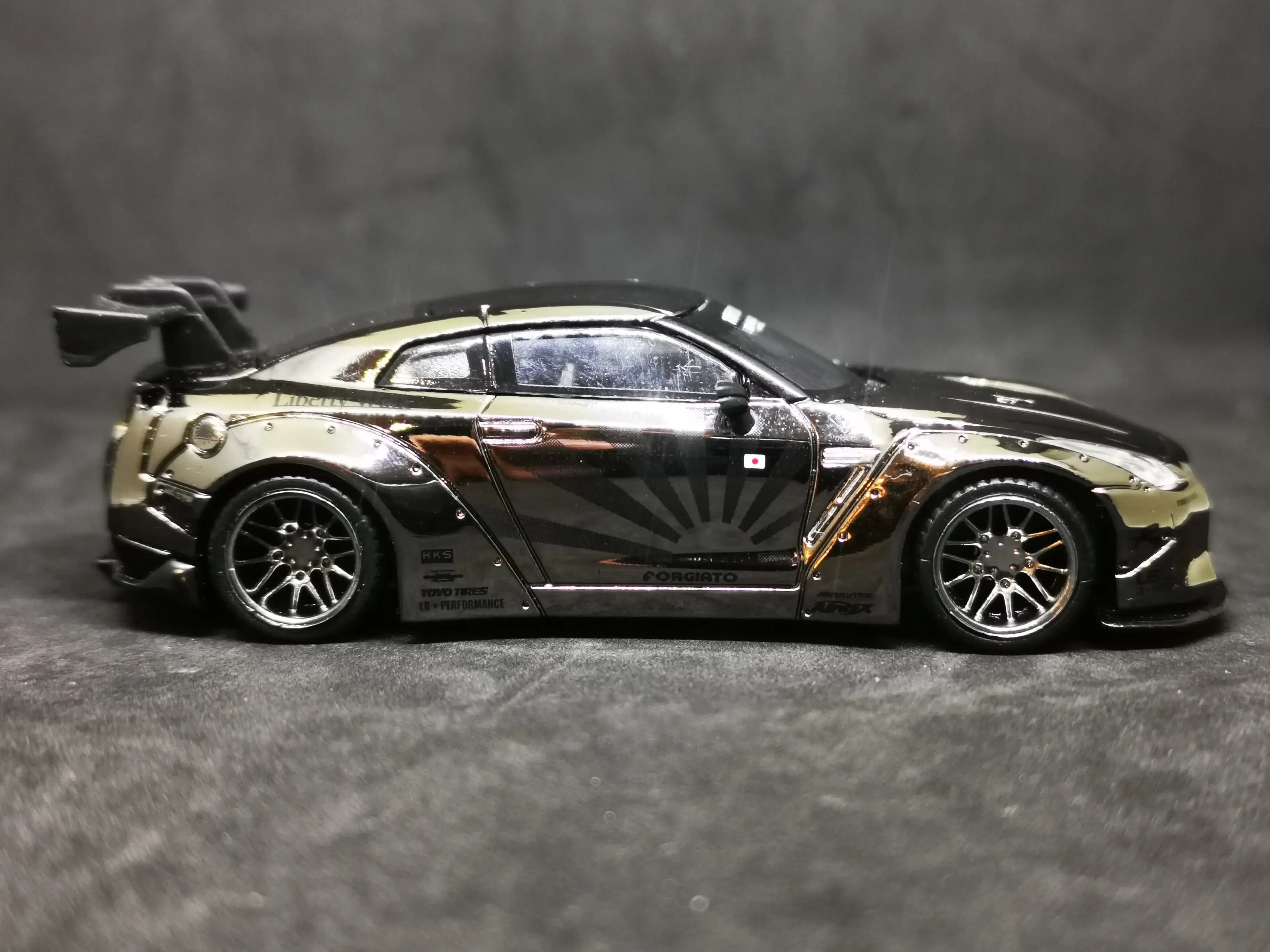 Mini GT No.84 LB Works Nissan GT-R Black Chrome - Image 5