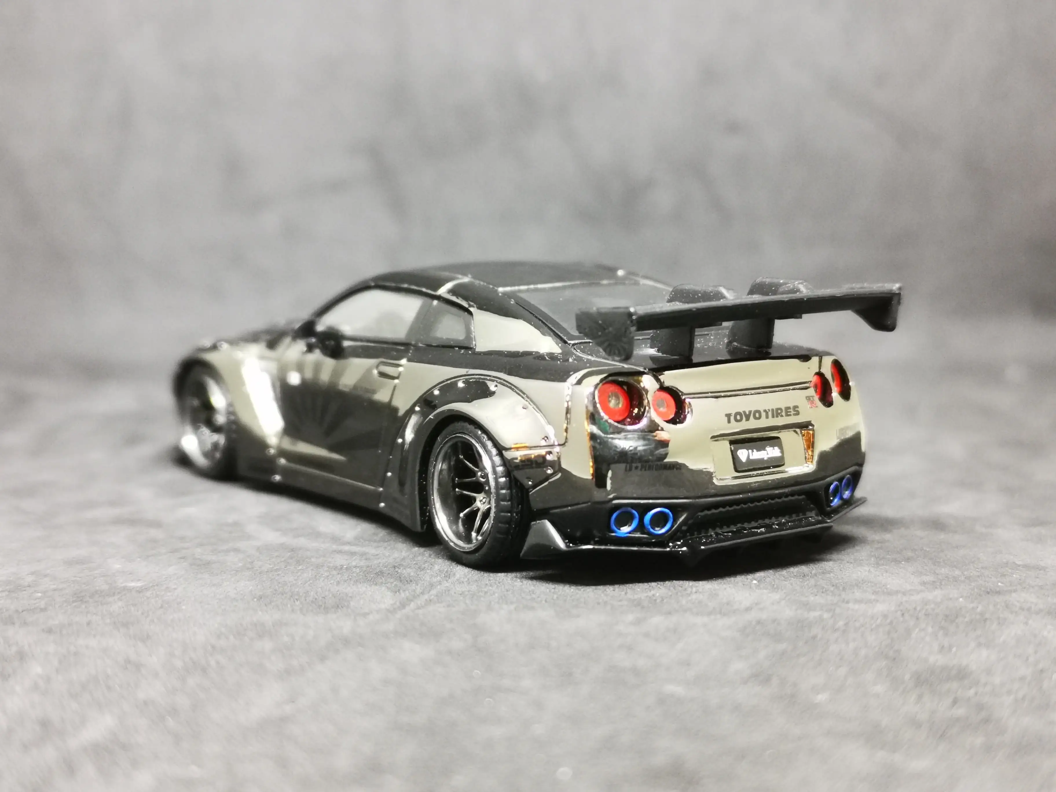 Mini GT No.84 LB Works Nissan GT-R Black Chrome - Image 7