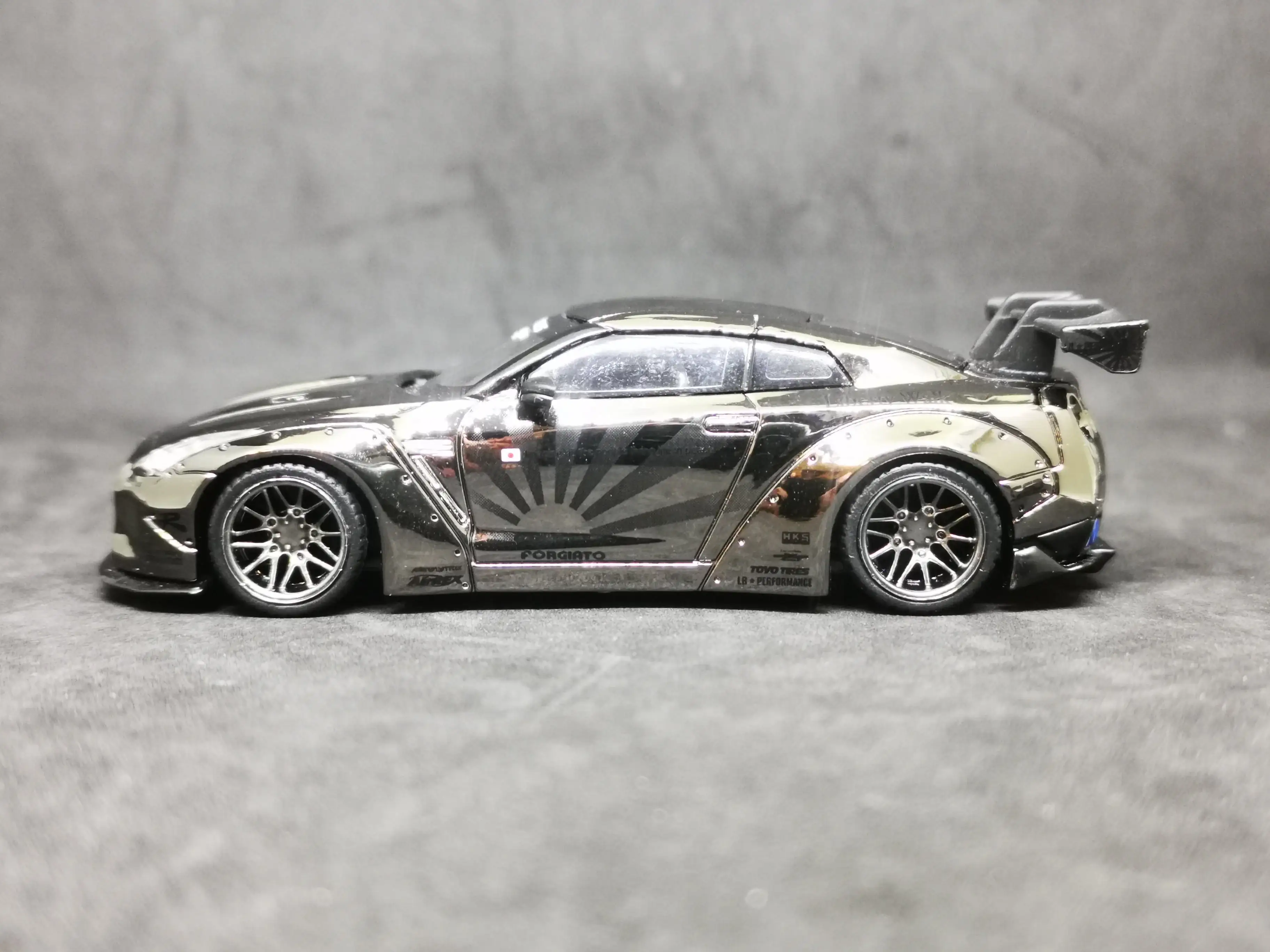 Mini GT No.84 LB Works Nissan GT-R Black Chrome - Image 8