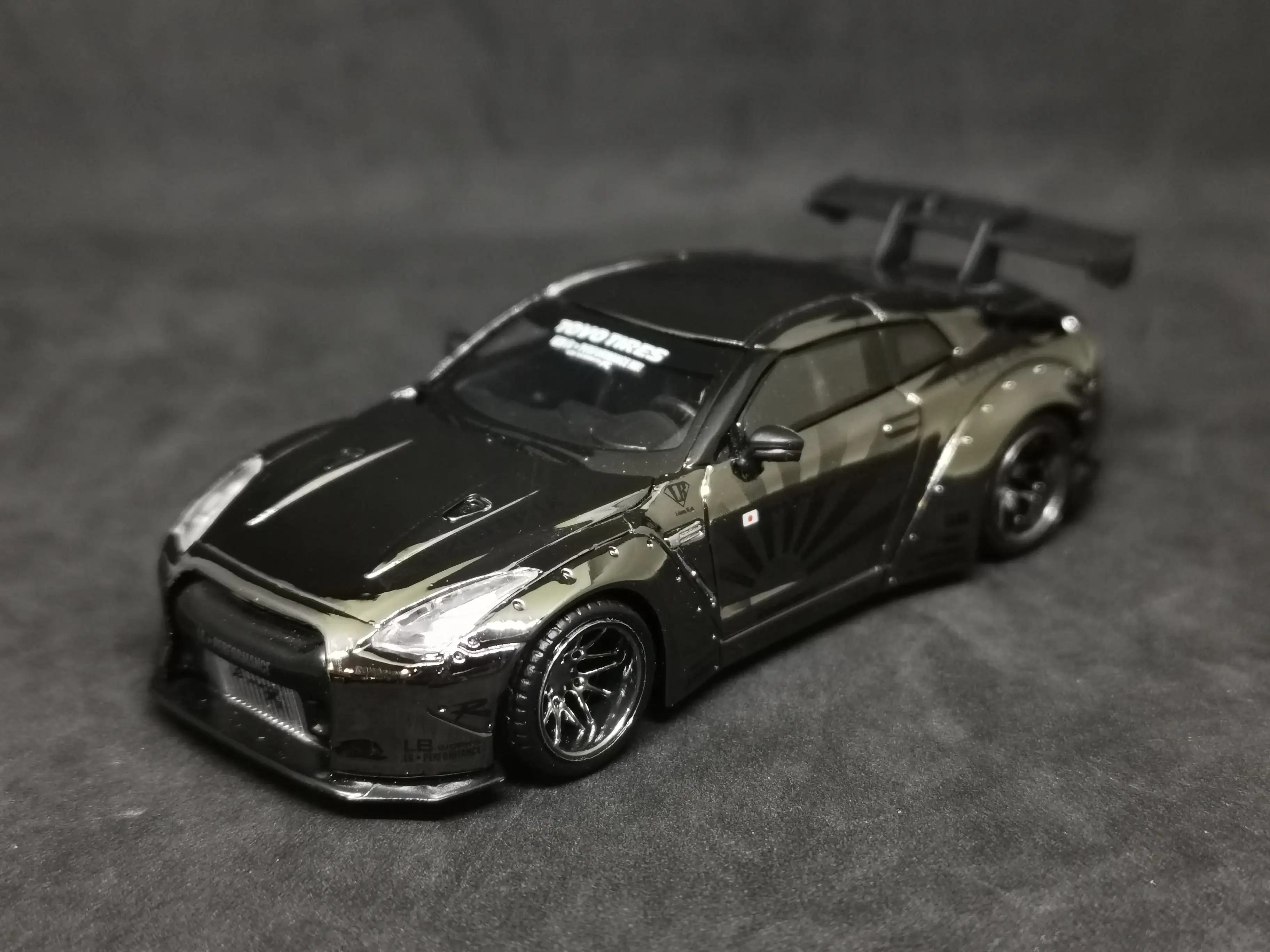 Mini GT No.84 LB Works Nissan GT-R Black Chrome - Image 9