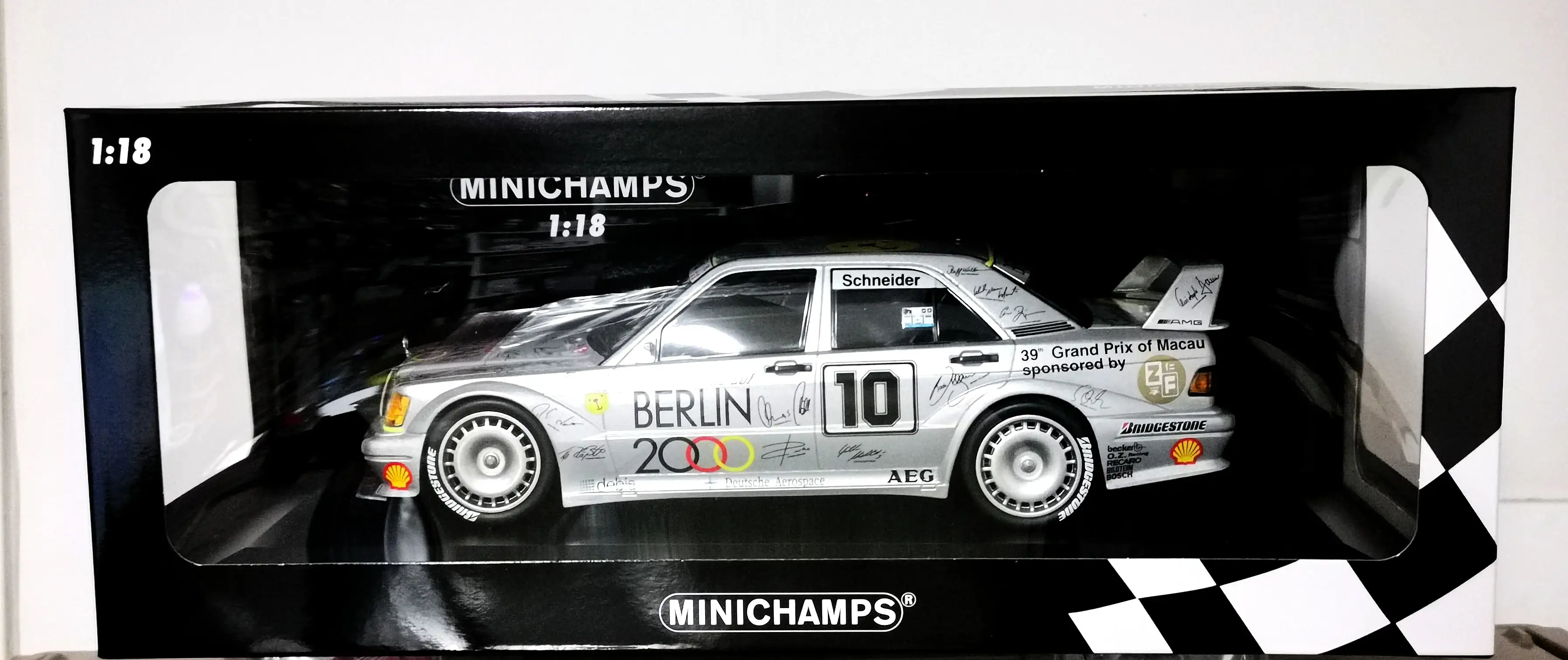 Minichamp 1:18 Scale MERCEDES BENZ - 190E 2.5 16V EVO2 TEAM ZUNG FU N 10 MACAO GUIA RACE 1992 B.SCHNEIDER - Image 3