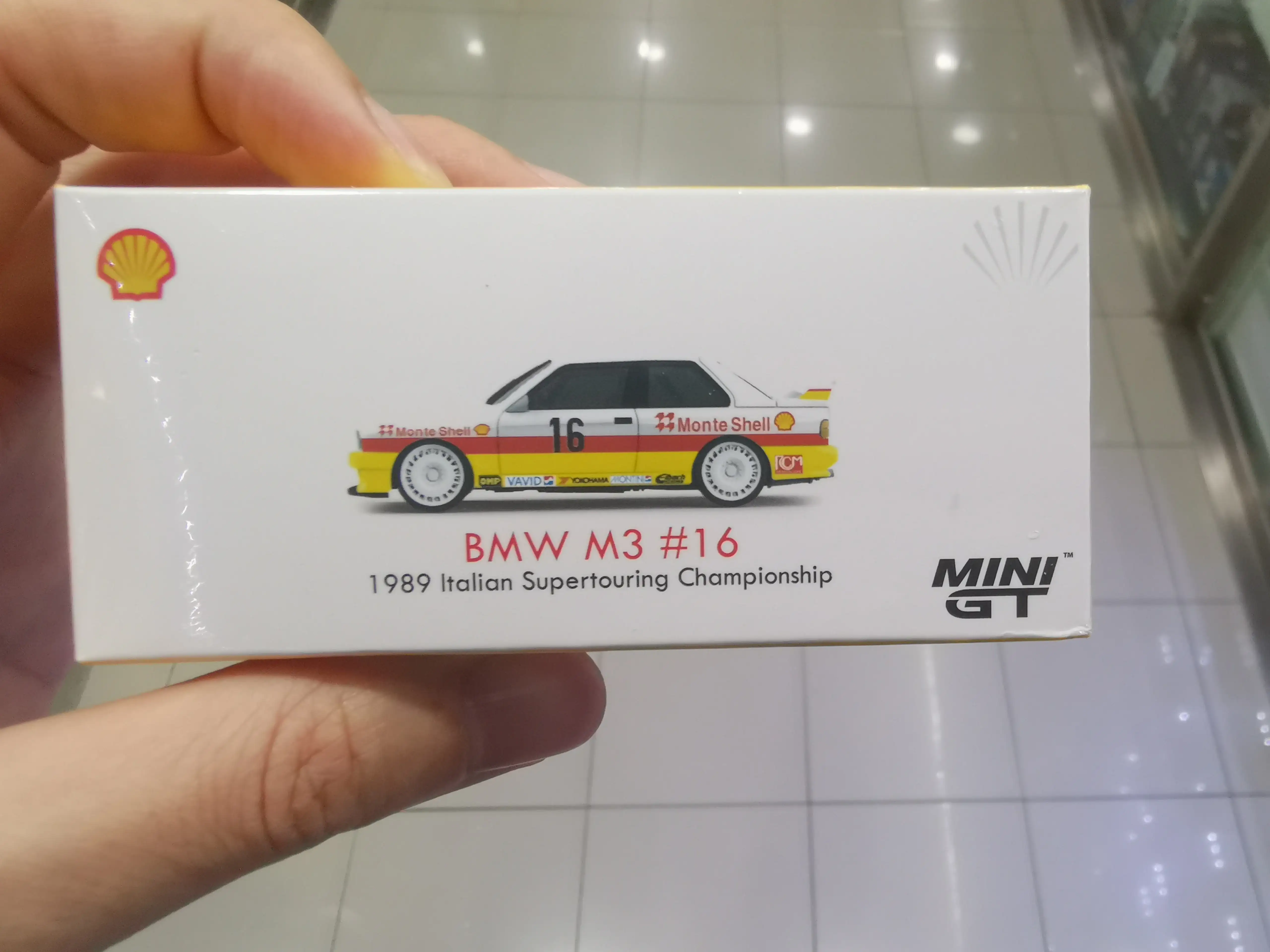 MiniGT x shell Exclusive #261 BMW M3 E30 Shell