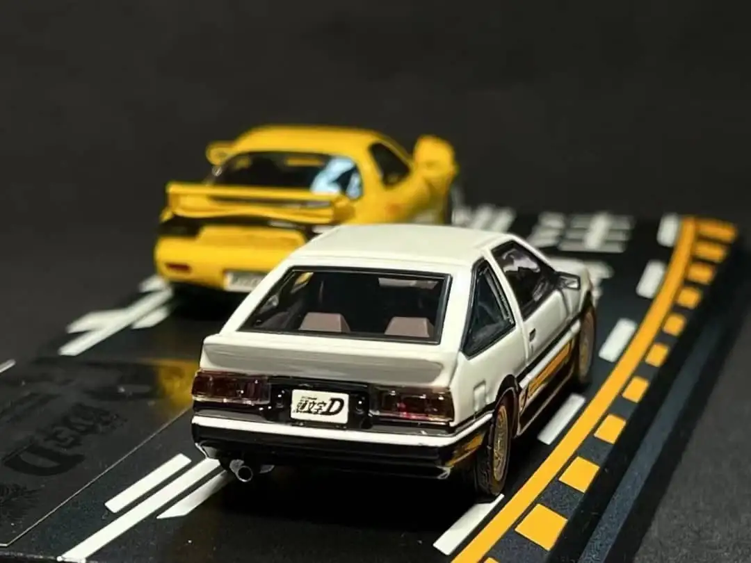 Modeler's 1:64 Scale Initial D Vol. 16 高橋啓介 Mazda RX-7(FD3S) & 秋山渉レビン Toyota Levin (AE86) Diorama Set - Image 4